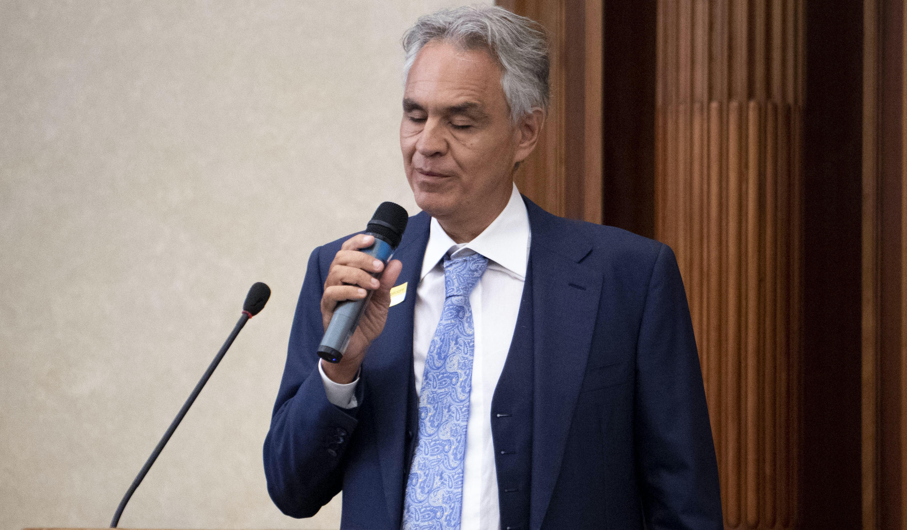 L'intervento di Andrea Bocelli al convegno sul coronavirus organizzato da Sgarbi e Siri a Roma, 27 luglio 2020.   MAURIZIO BRAMBATTI/ANSA