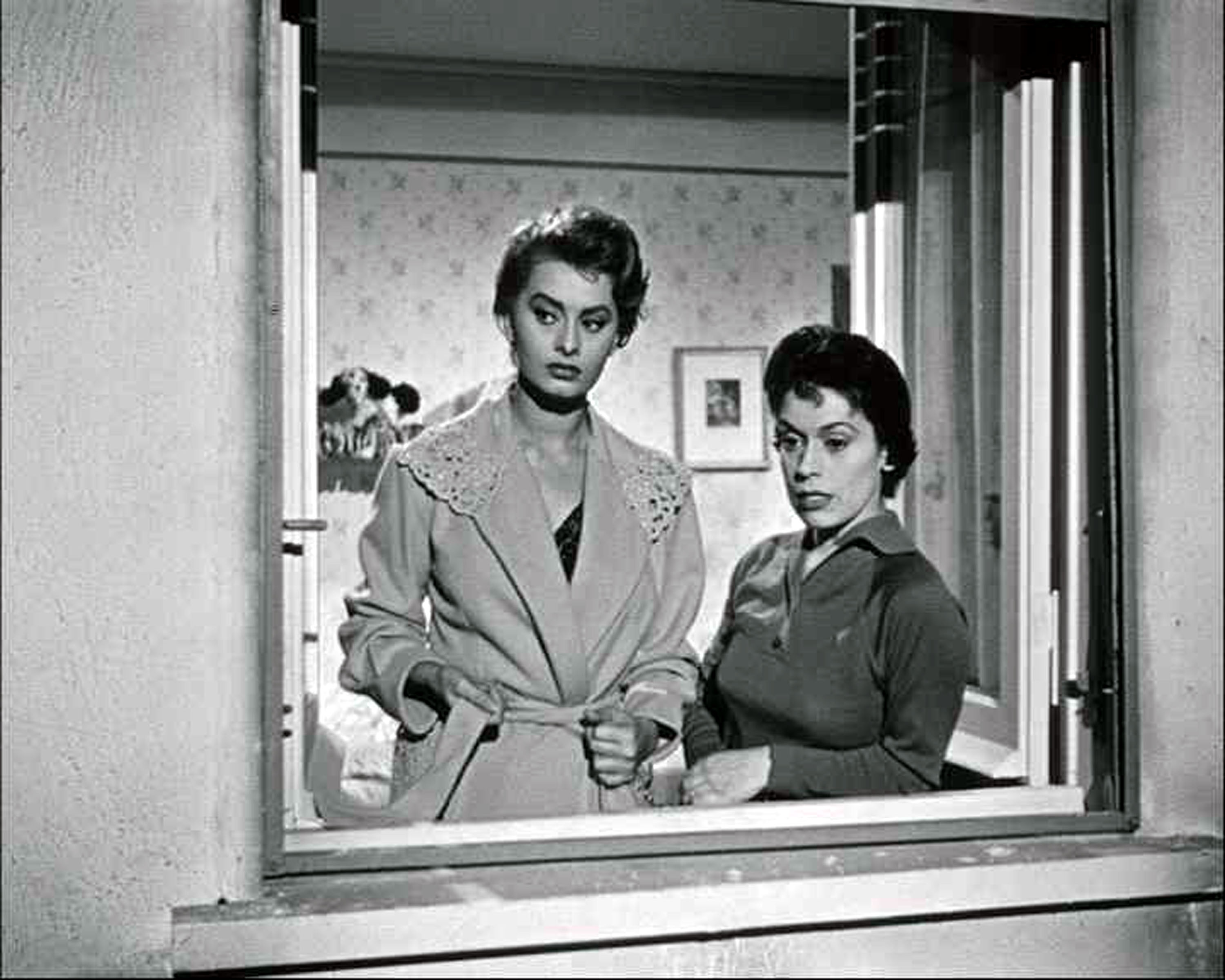 20070416 - ROMA - SPE : CINEMA: VALERI E RISI DOPO 50 ANNI NEL SEGNO DI VENERE. Sophia Loren (S) e Franca Valeri in una scena del film  " Il segno di Venere "  di Dino Risi, il cui restauro e' stato presentato oggi a Roma a cura dell'Associazione Philip Morris Progetto Cinema.    ANSA / PAL