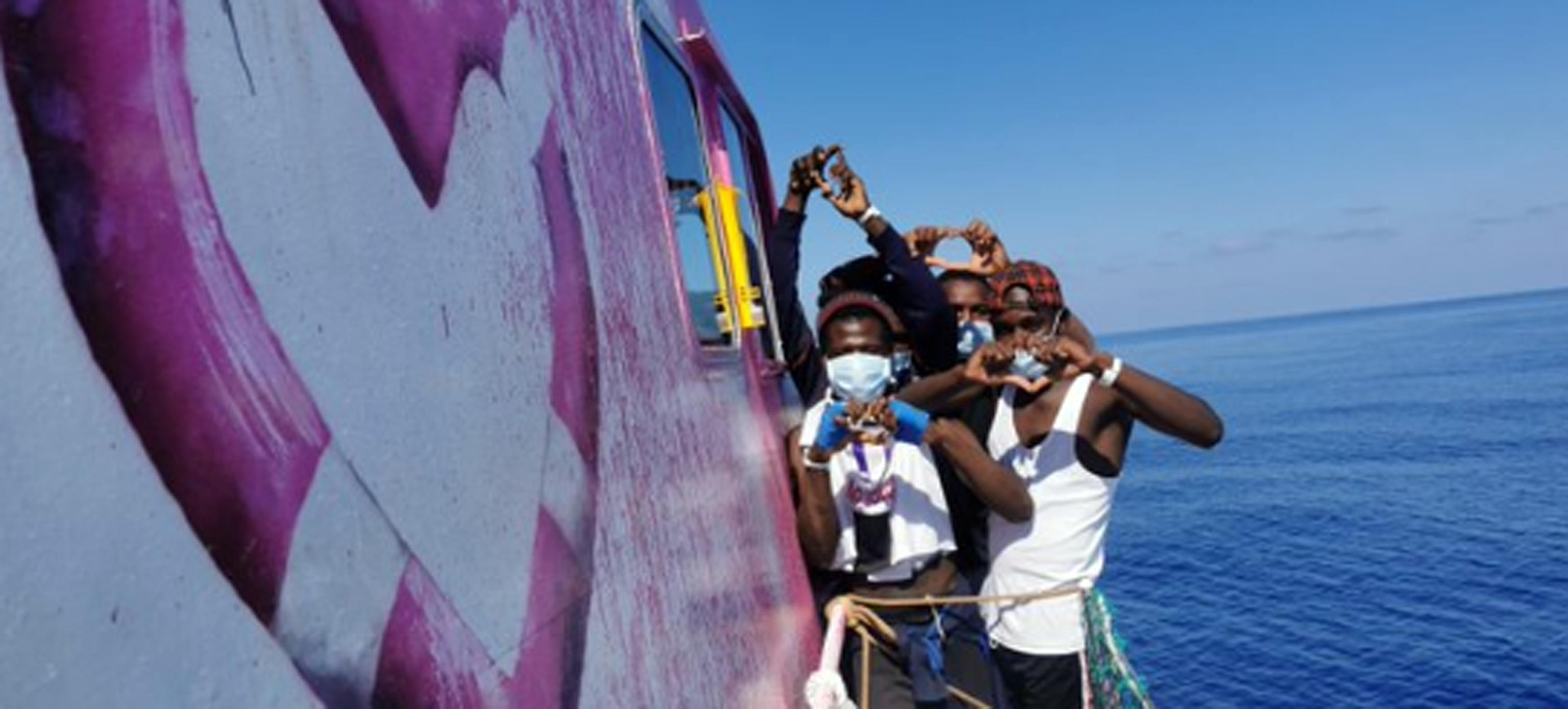 La nave Louise Michel, finanziata dallo street artist Banksy per soccorrere i migranti nel Mediterraneo, 28 agosto 2020. TWITTER +++ ATTENZIONE LA FOTO NON PUO ESSERE PUBBLICATA O RIPRODOTTA SENZA LAUTORIZZAZIONE DELLA FONTE DI ORIGINE CUI SI RINVIA +++ ++ HO - NO SALES, EDITORIAL USE ONLY ++