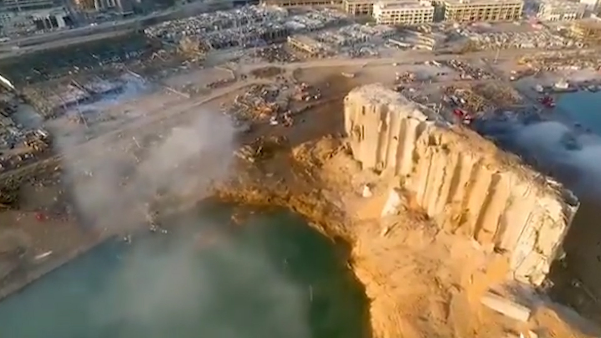 beirut-quello-che-resta-del-porto-dopo-l-esplosione-visto-dal-drone