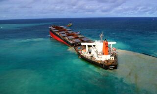 Mobilisation Nationale Wakashio |Il cargo giapponese MV Wakashio spezzato in due