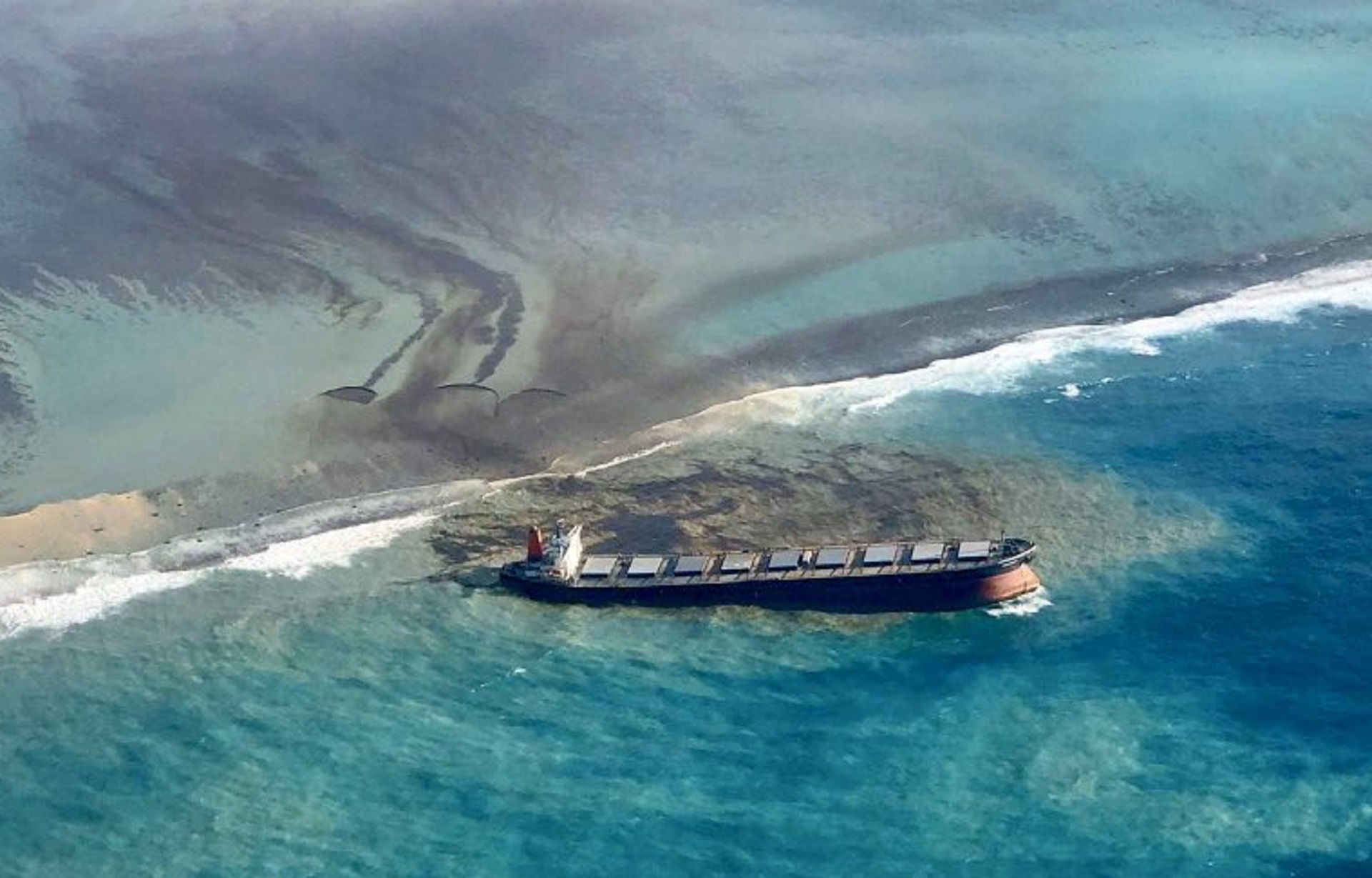 “Marea nera” alle Mauritius: dichiarato lo stato di emergenza ambientale
