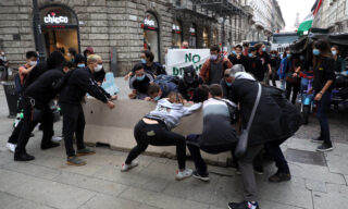 La manifestazione degli studenti a Milano