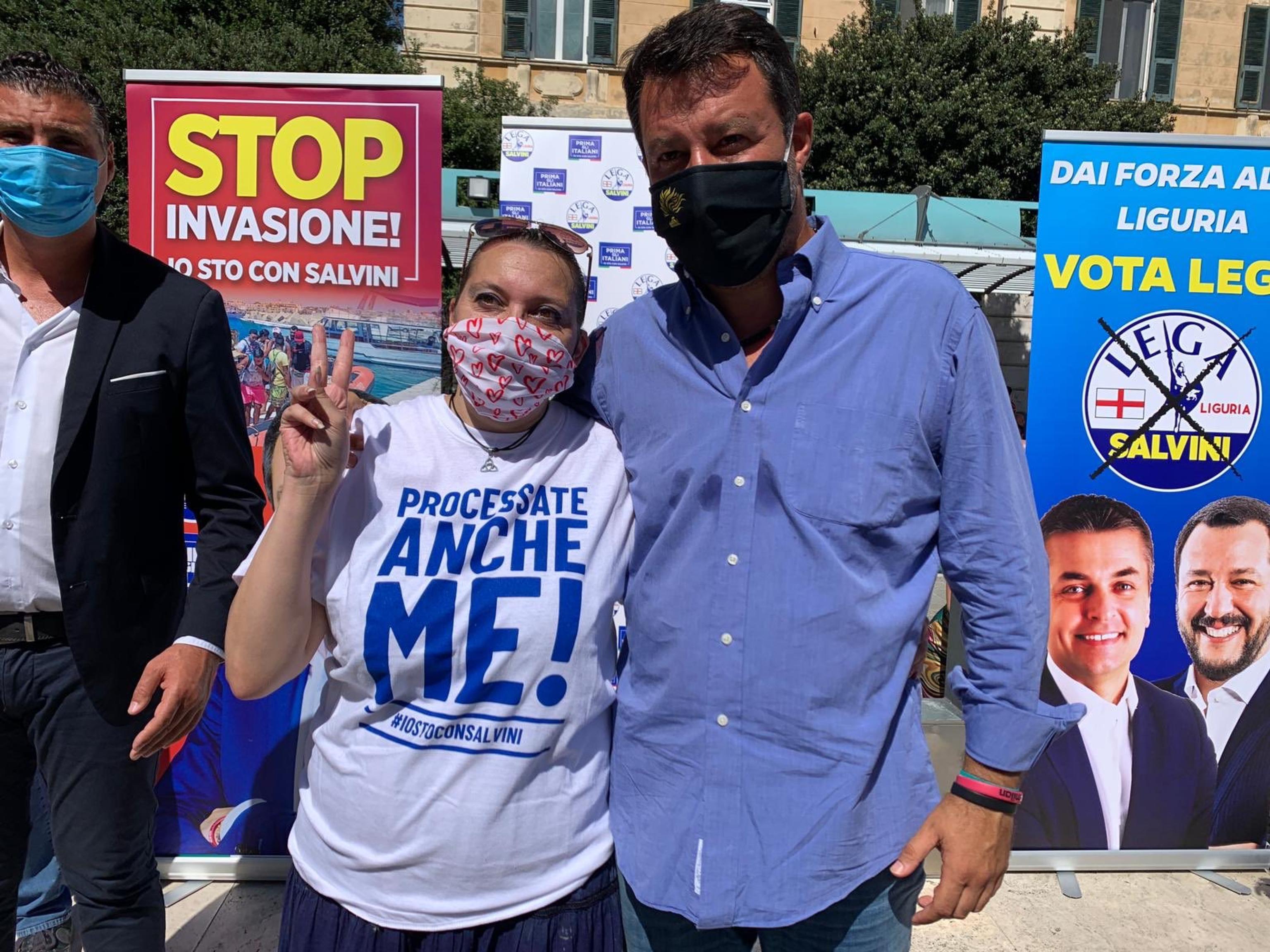 Foto pubblicata dal segretario della Lega Matteo Salvini sul suo profilo Twitter.&nbsp;#Savona - Incontro con i cittadini "  il post a commento. PROFILO TWITTER MATTEO SALVINI ++++++ATTENZIONE LA FOTO NON PUO' ESSERE PUBBLICATA O RIPRODOTTA SENZA L'AUTORIZZAZIONE DELLA FONTE DI ORIGINE CUI SI RINVIA+++ &nbsp;++HO  NO SALES EDITORIAL USE ONLY++
