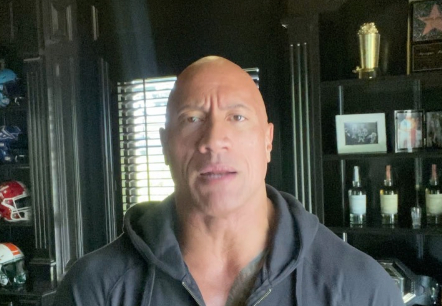 The Rock è guarito dal Coronavirus: «È stato un calcio nello stomaco: mettete la mascherina» – Il video