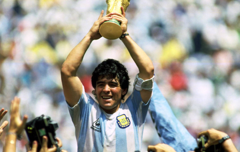 Maradona solleva la Coppa del mondo, Città del Messico, 29 giugno 1986