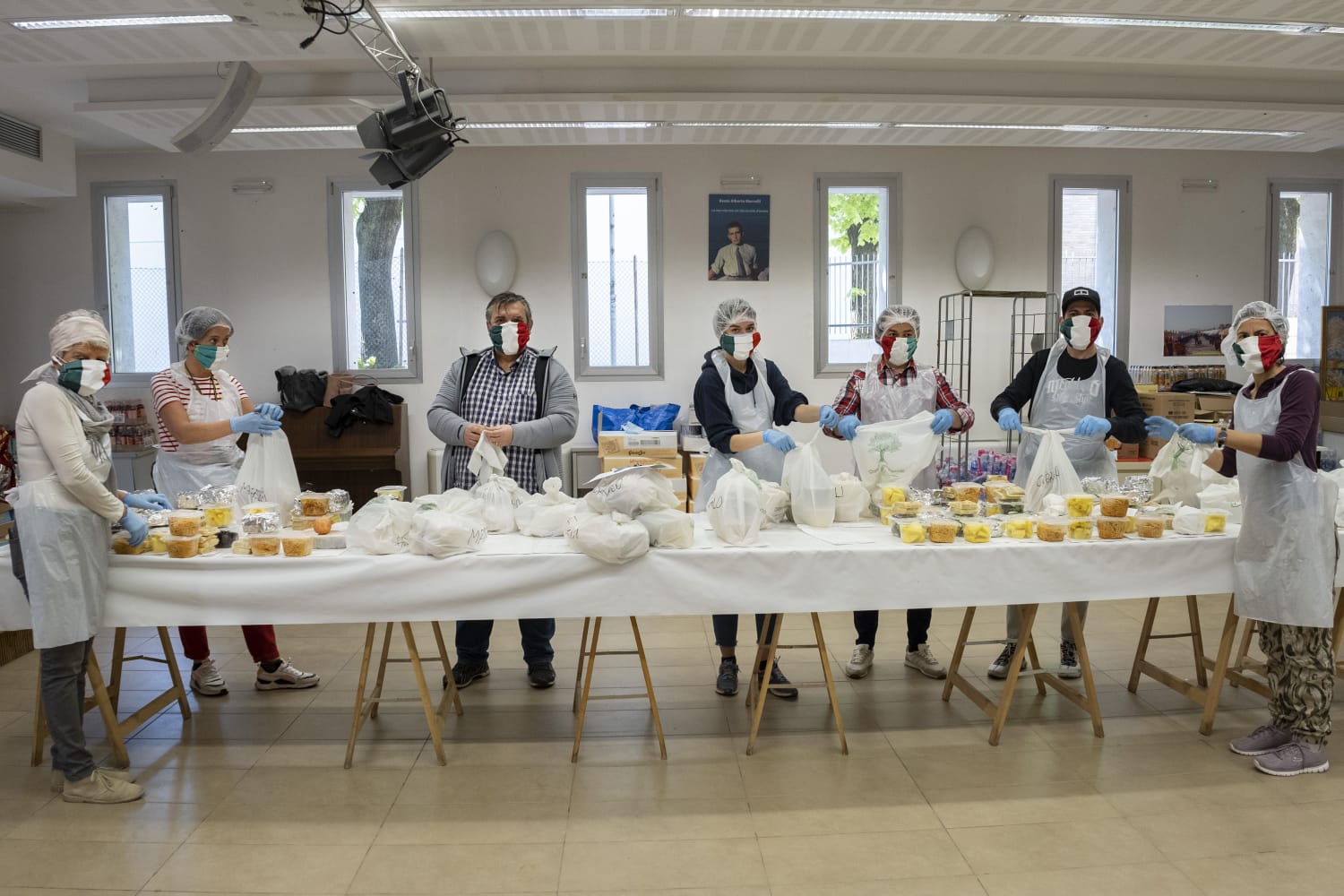 La foto impietosa dell&rsquo;ultimo rapporto Caritas: boom di nuovi poveri. La pandemia ha travolto di pi&ugrave; donne con figli e under 35