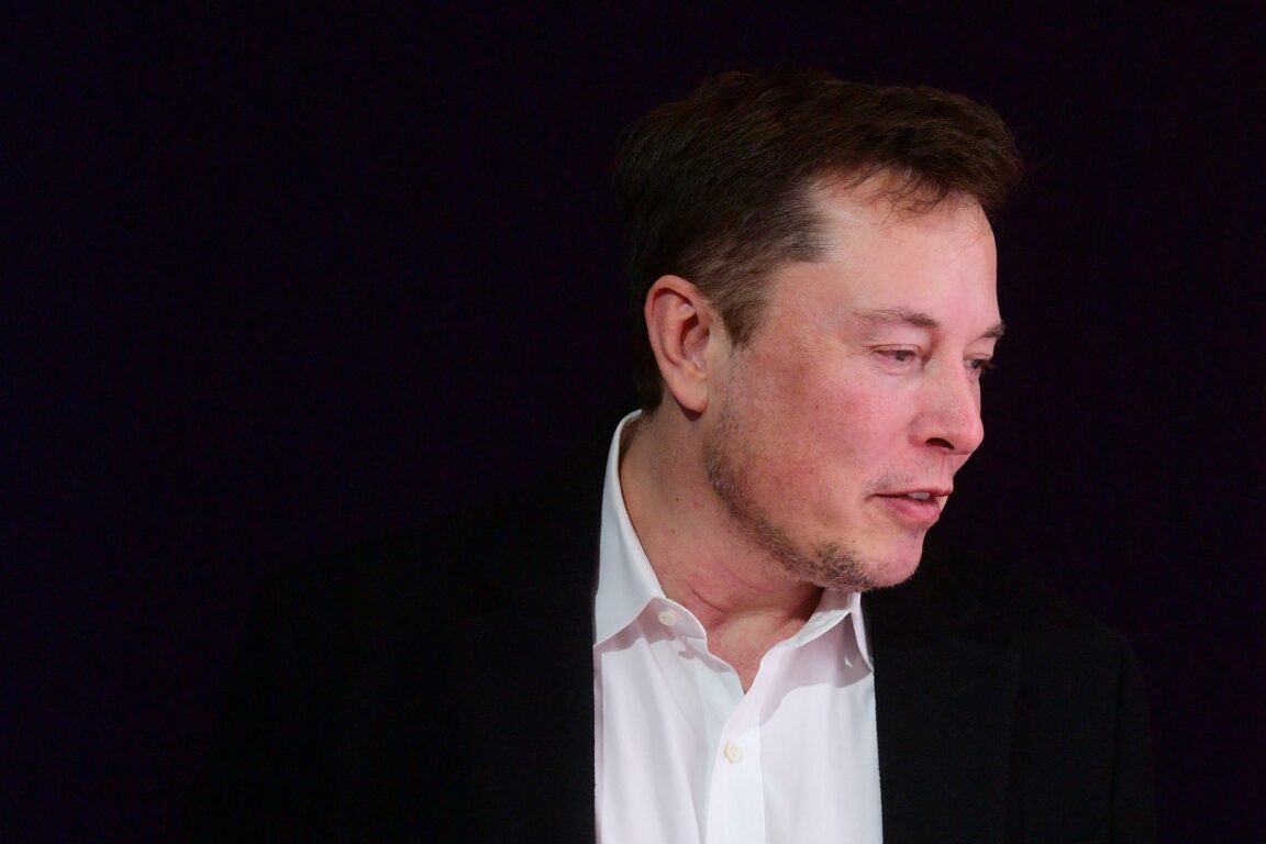 Shocking day for Musk: Tesla loses 47 billion of its value.  Angry Investors: “Elon Stop Playing With Twitter”
