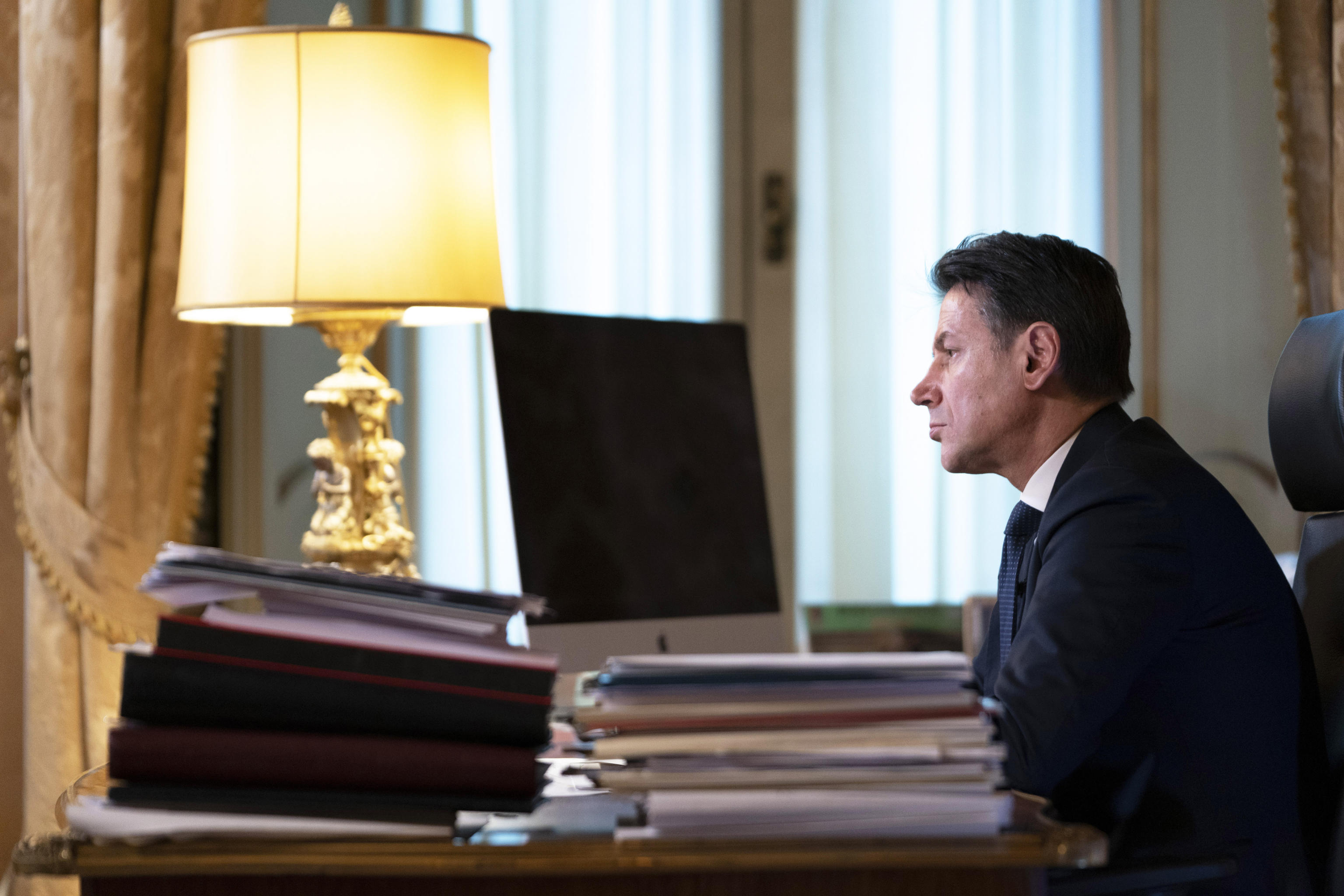 Conte difende Tridico sullo stipendio: &laquo;&Egrave; adeguato&raquo;. Poi la stoccata sulla cassa integrazione: &laquo;Lavori anche di notte&raquo; &ndash; Il video