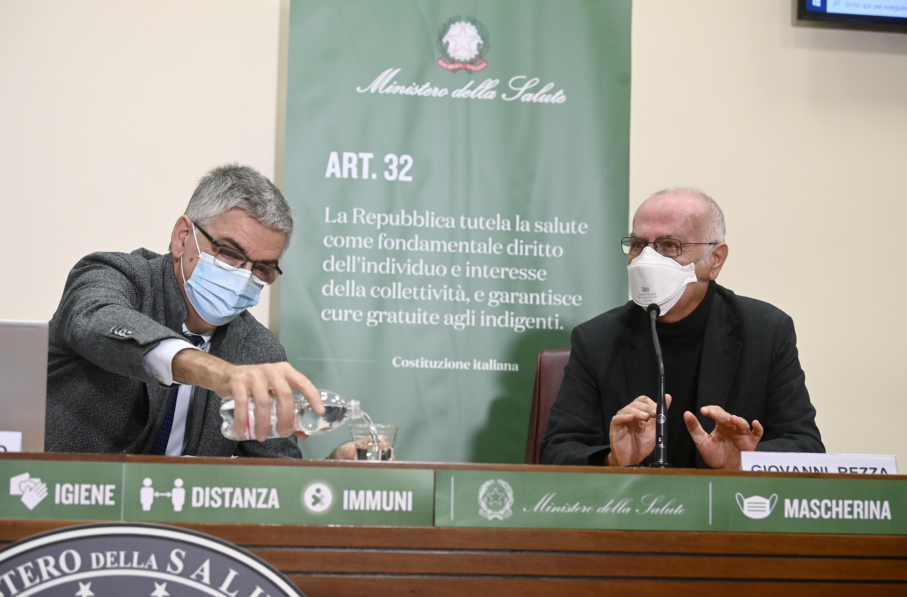 Coronavirus, la conferenza stampa dell&rsquo;Iss: &laquo;I dati tendono a stabilizzarsi, ma le terapie intensive sono ancora sopra la soglia critica&raquo; &ndash; La diretta