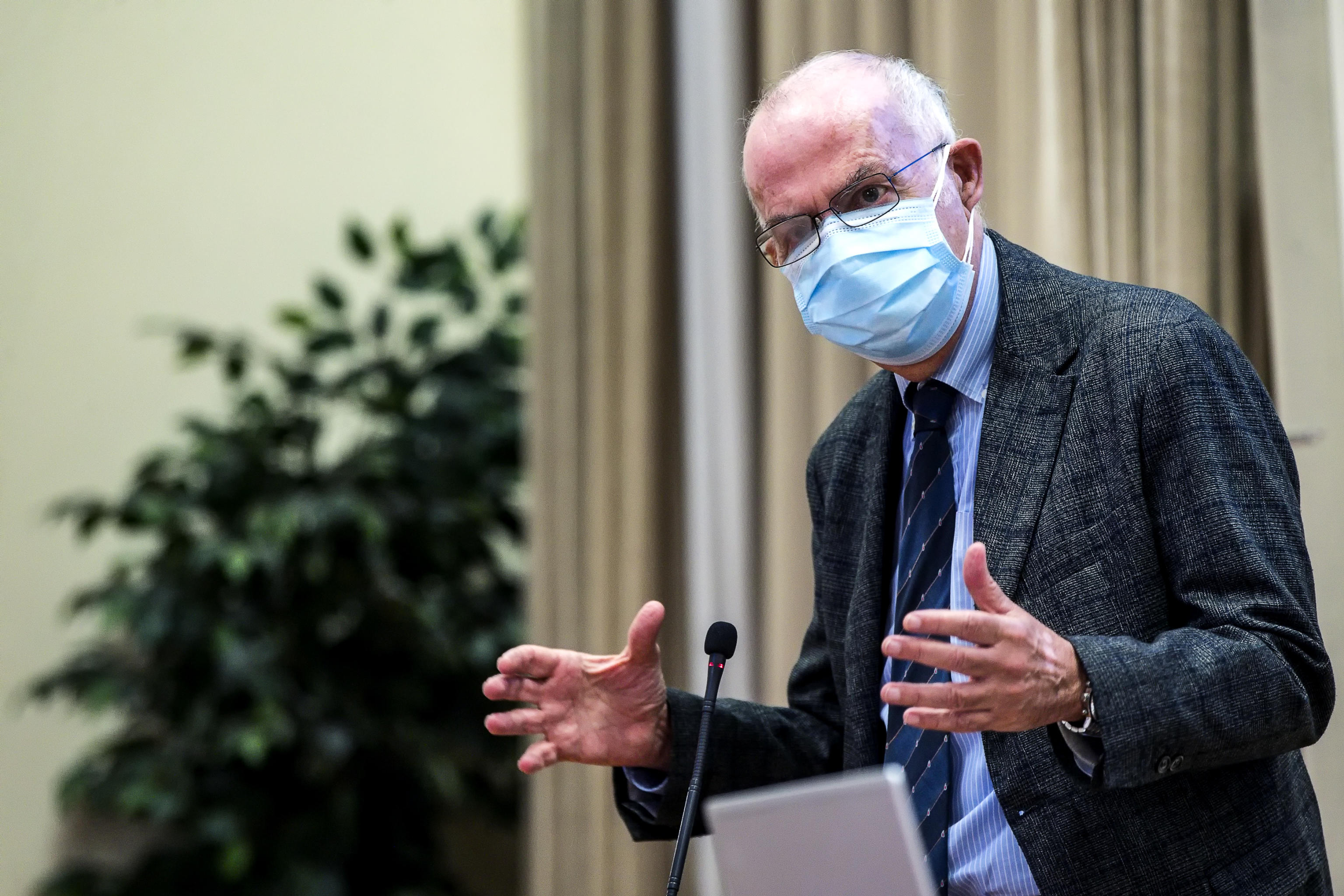 Coronavirus, Rezza: &laquo;Rt da 1,7 a 1,4. Ma aumentano i casi e i ricoveri. Giustificate nuove restrizioni&raquo;
