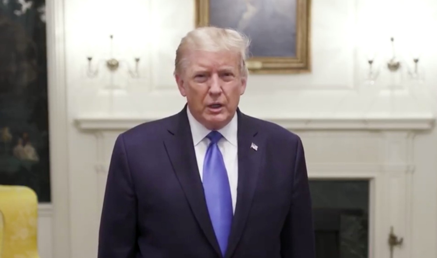 Donald Trump positivo, il video prima del ricovero: &laquo;Vado in ospedale, me la sto cavando bene&raquo;