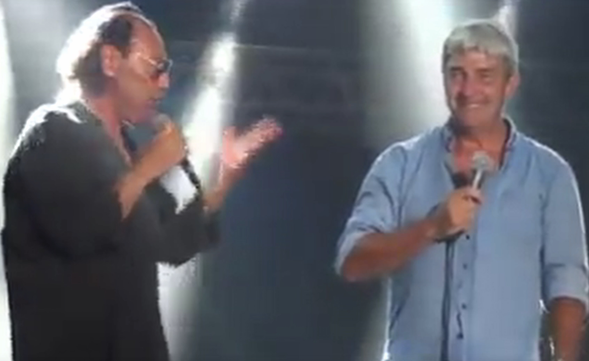 Venditti sul palco con Paolo Rossi: &laquo;Era un ragazzo come noi&raquo;. L&rsquo;aneddoto sull&rsquo;estate Mundial &ndash; Il video