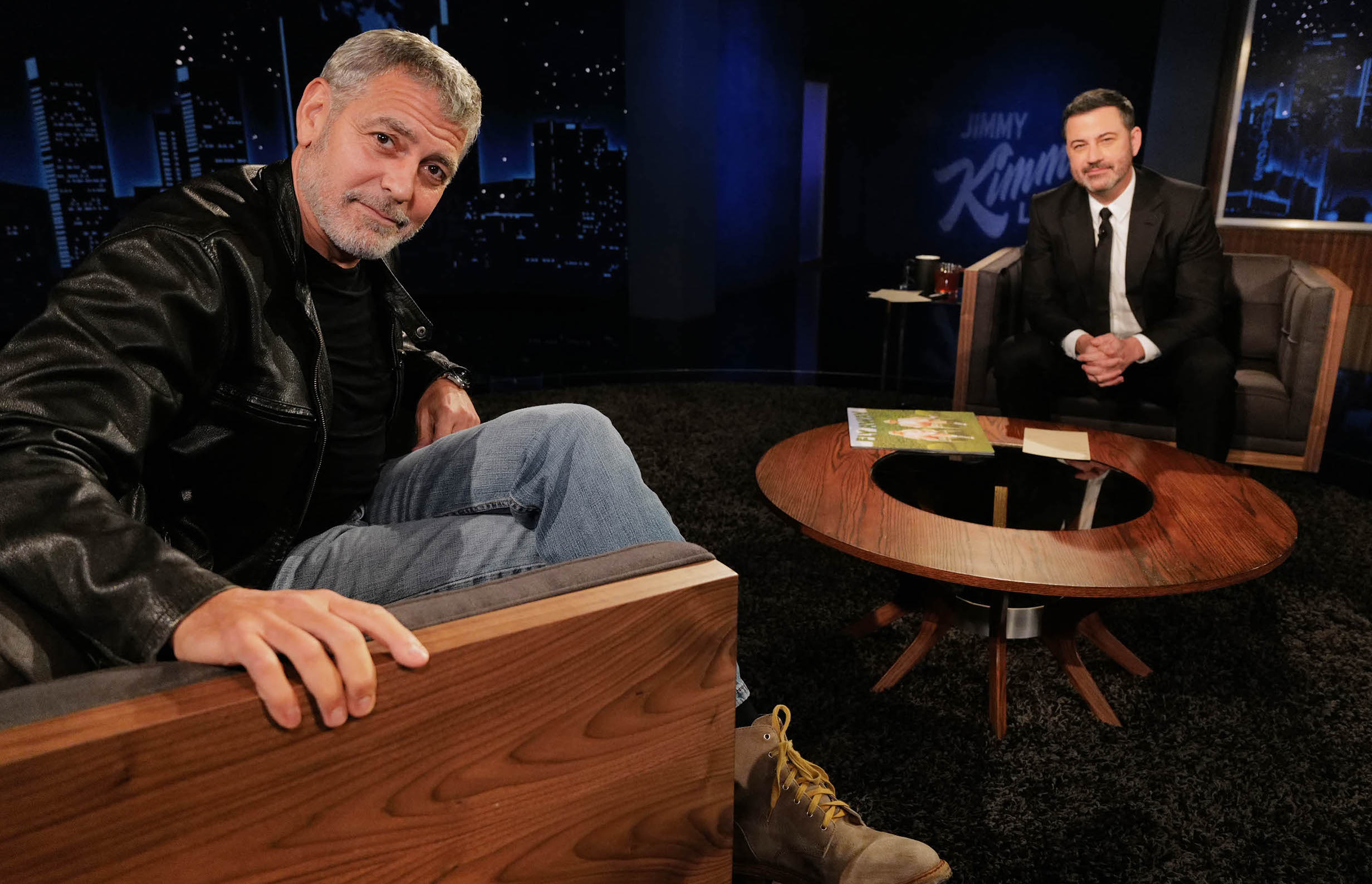 George Clooney fregato dai figli che parlano italiano: «Quando chiedo di mettere in ordine, rispondono: ‘Papà str…’» – Il video