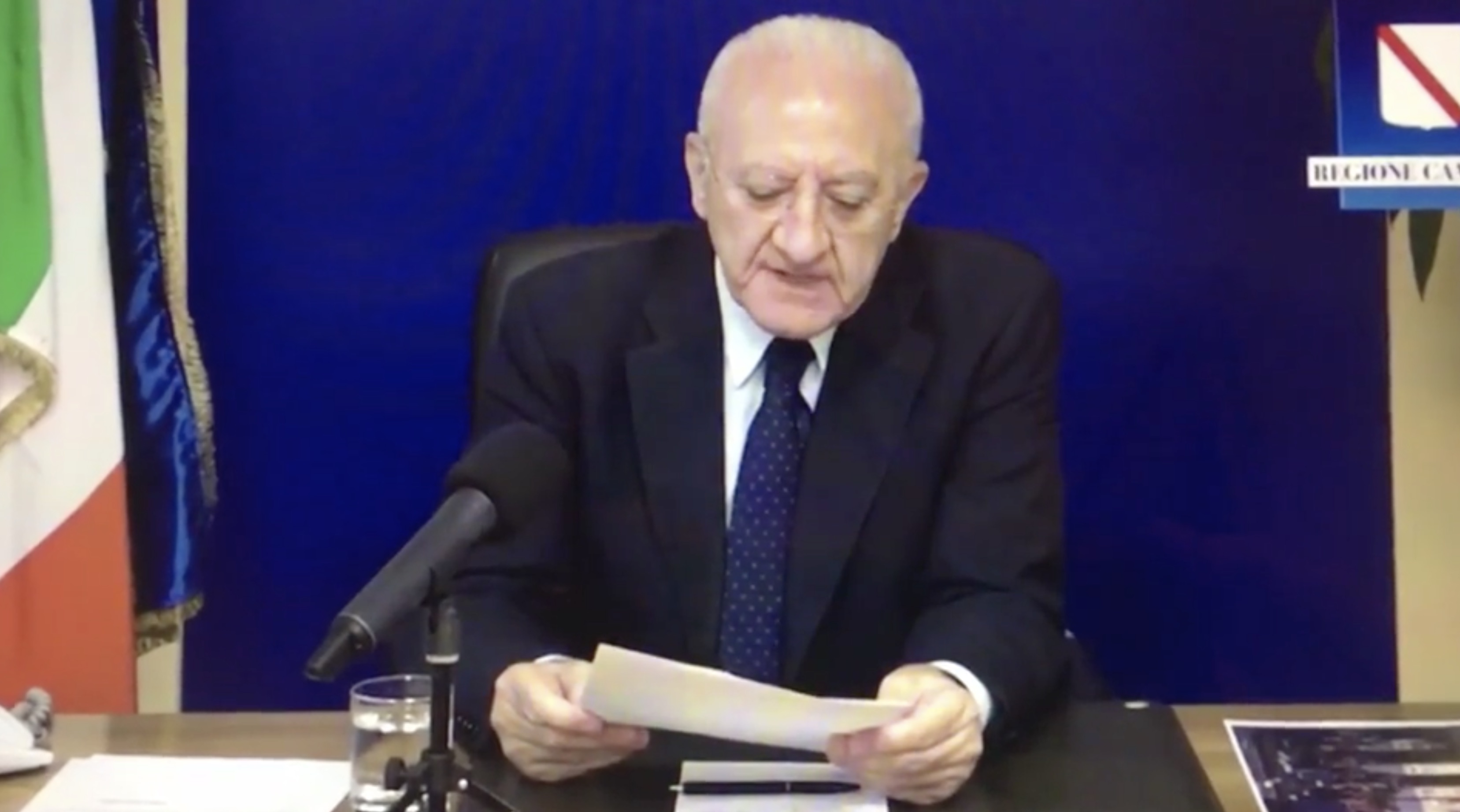 Coronavirus, De Luca attacca le forze dell&rsquo;ordine per i mancati controlli sulle mascherine: &laquo;Stanno venendo meno al loro dovere&raquo; &ndash; Il video