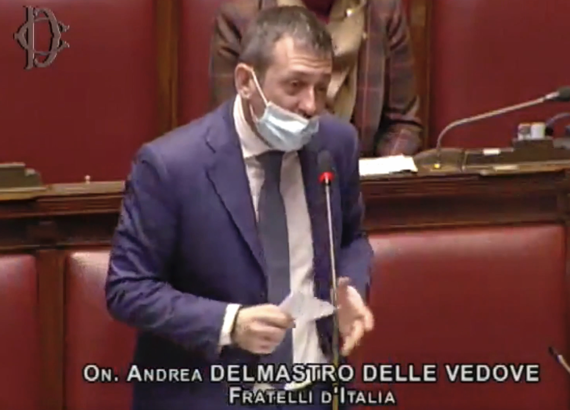 «Alcuni virologi del Cts dovevano essere presi a pedate nel c**o»: la sfuriata del deputato di Fratelli d’Italia (che poi si scusa) – Il video