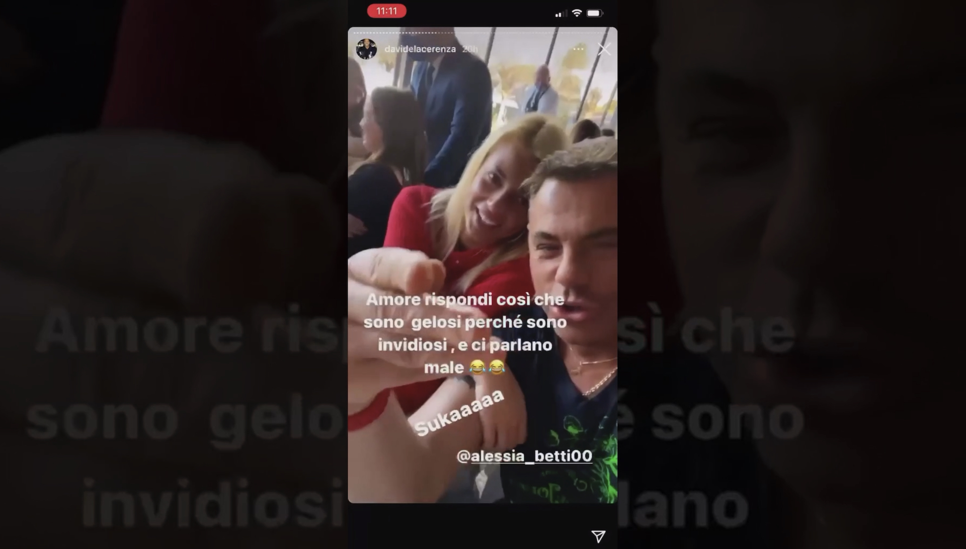 La festa di Capodanno nel resort di lusso sul lago di Garda finisce sui social. Multe per tutti i 126 partecipanti – Il video
