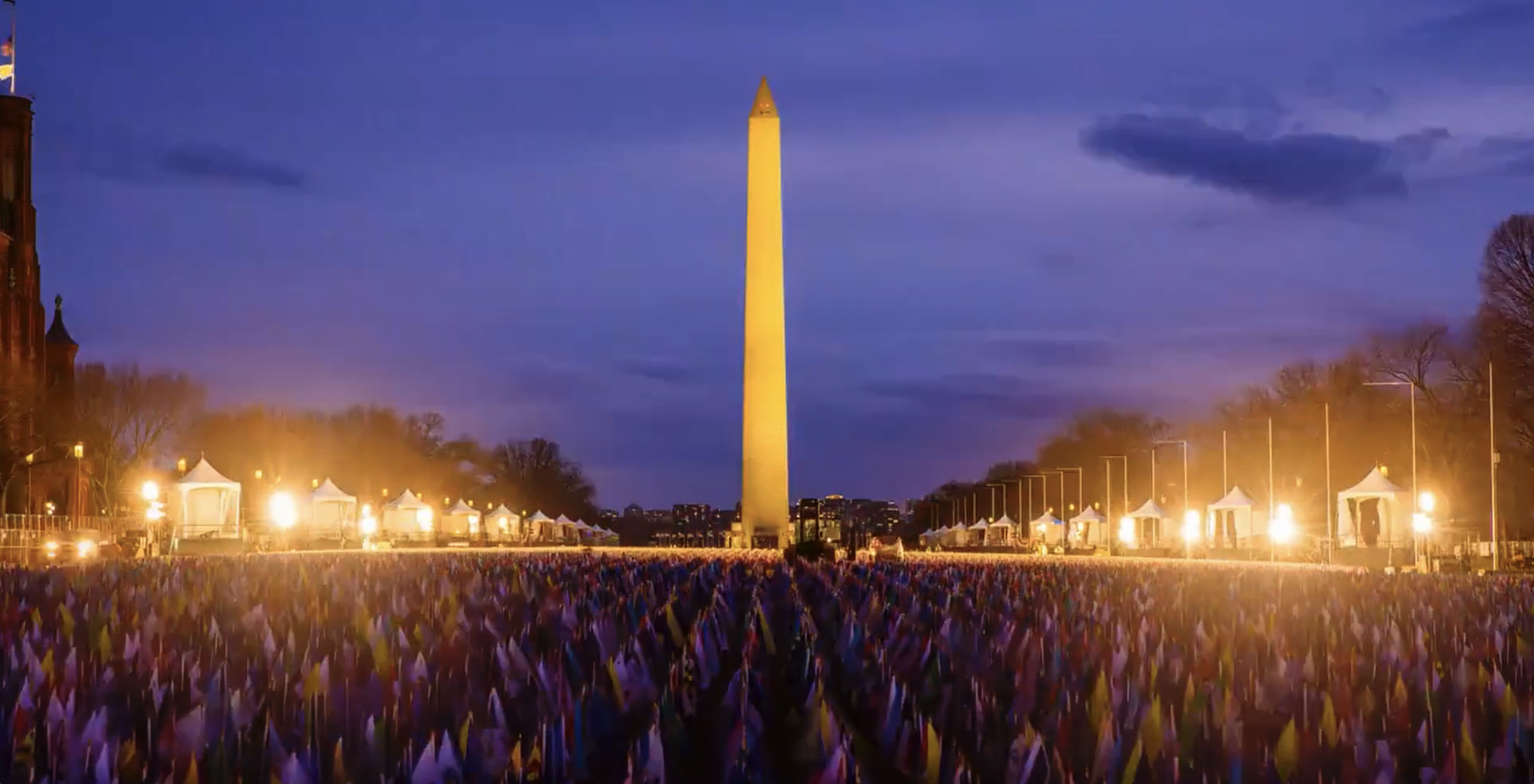 Usa, Biden si insedia in una Washington blindata: 200 mila bandiere al posto degli americani assenti &ndash; Il video