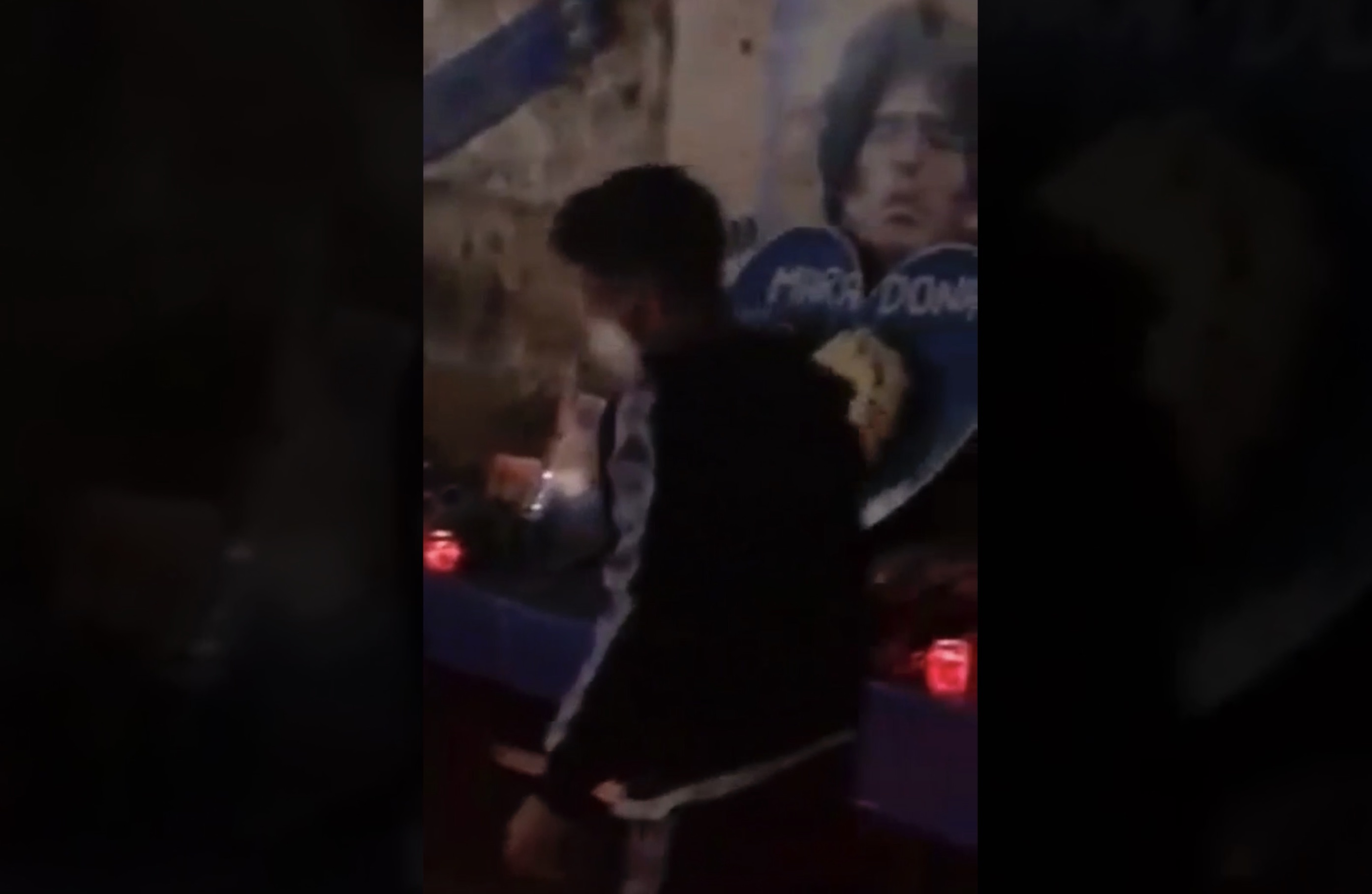 L&rsquo;omaggio notturno di Mertens all&rsquo;altarino di Maradona ai Quartieri Spagnoli &ndash; Il video