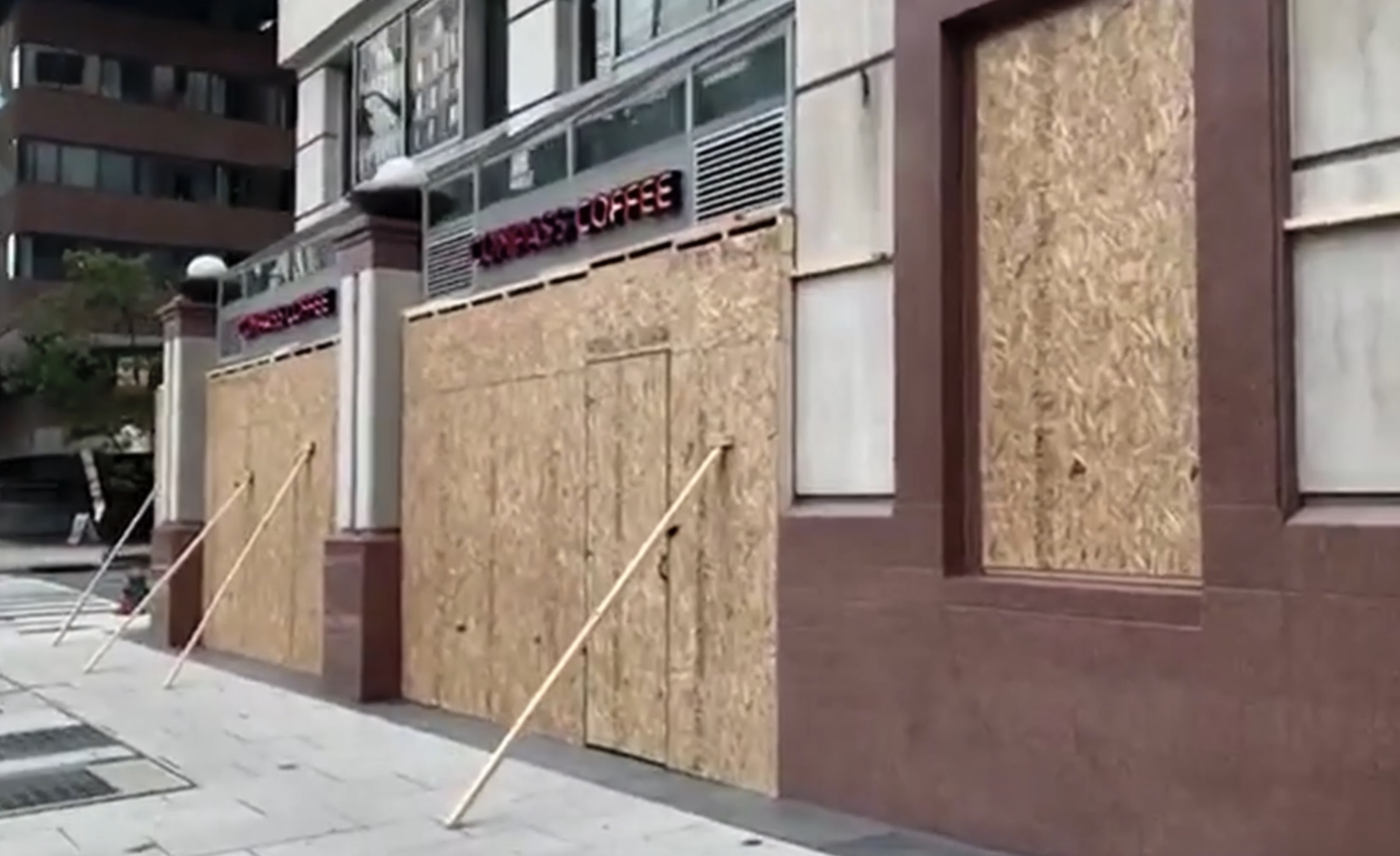 Usa 2020, si temono proteste dopo il voto: negozi barricati e assi di legno sulle vetrine &ndash; Il video