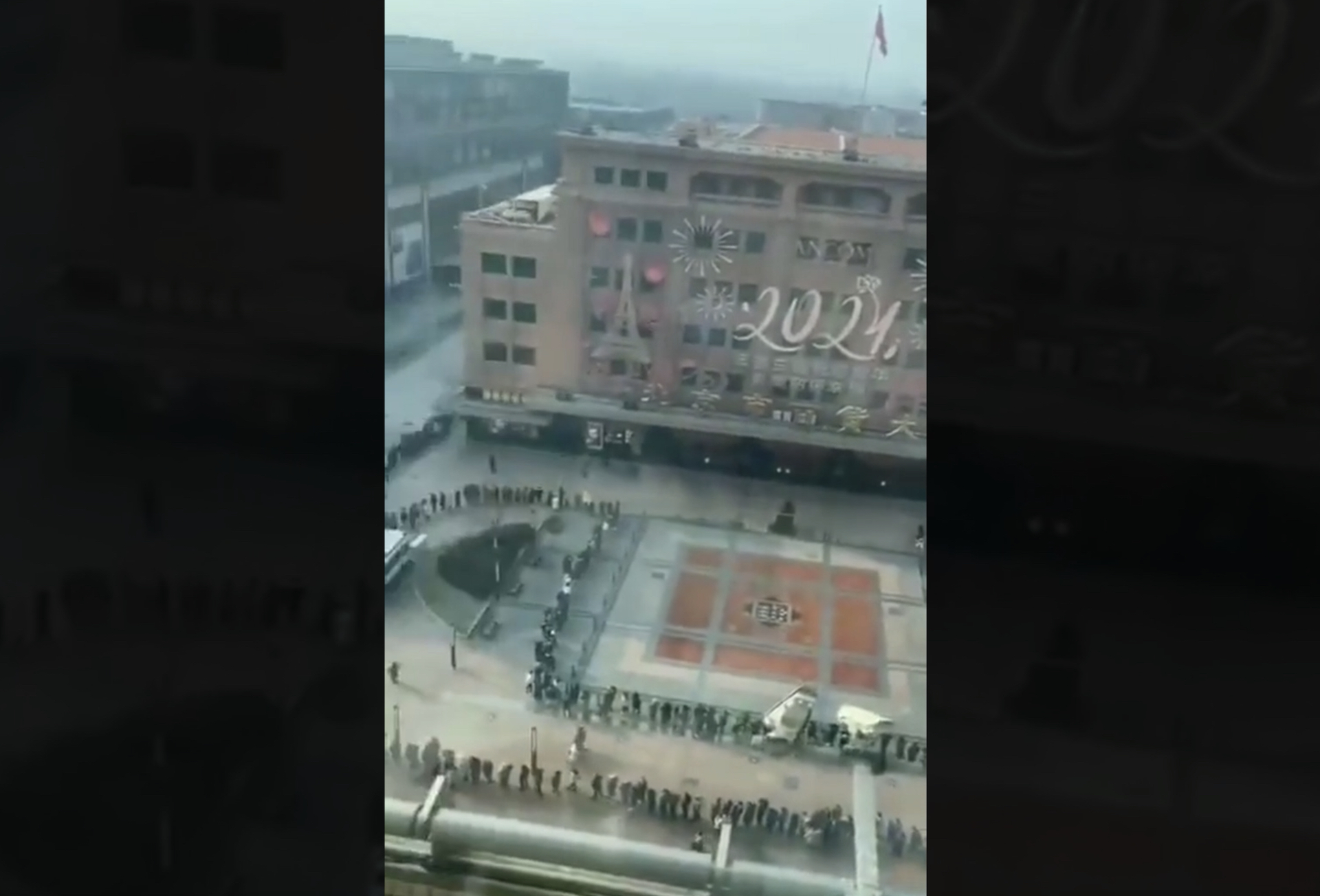 Coronavirus, a Pechino test di massa per 2 milioni di persone: code senza fine sul viale Wangfujing – Il video