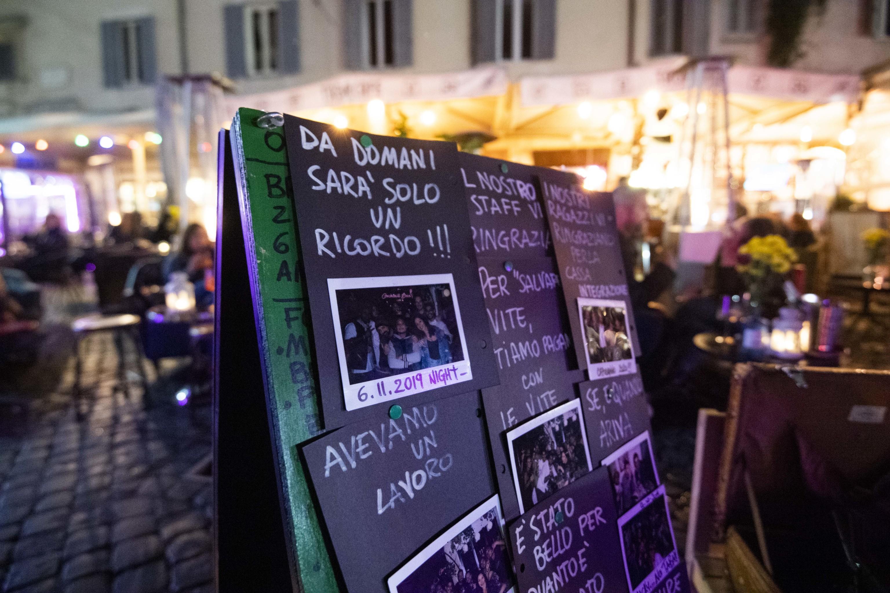 Dpcm, la protesta dei ristoratori fuori da Montecitorio: &laquo;Cos&igrave; chiudiamo definitivamente&raquo;. Conte li incontra &ndash; Il video