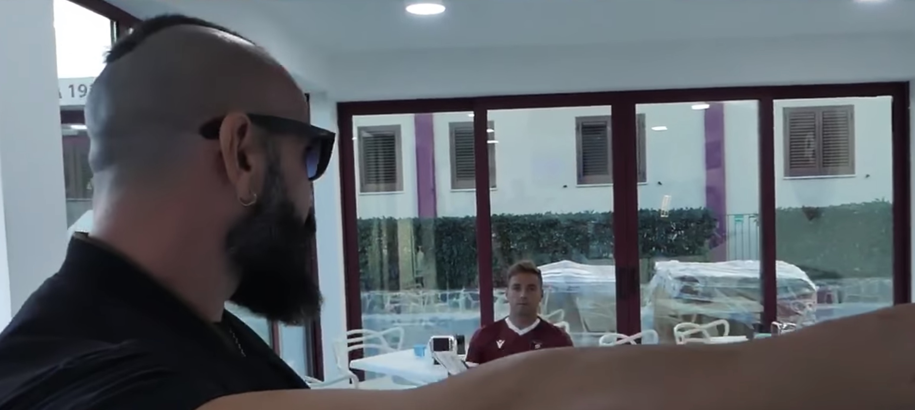Reggina, la presentazione choc del calciatore Cionek: il video finisce con un finto omicidio &ndash; Il video