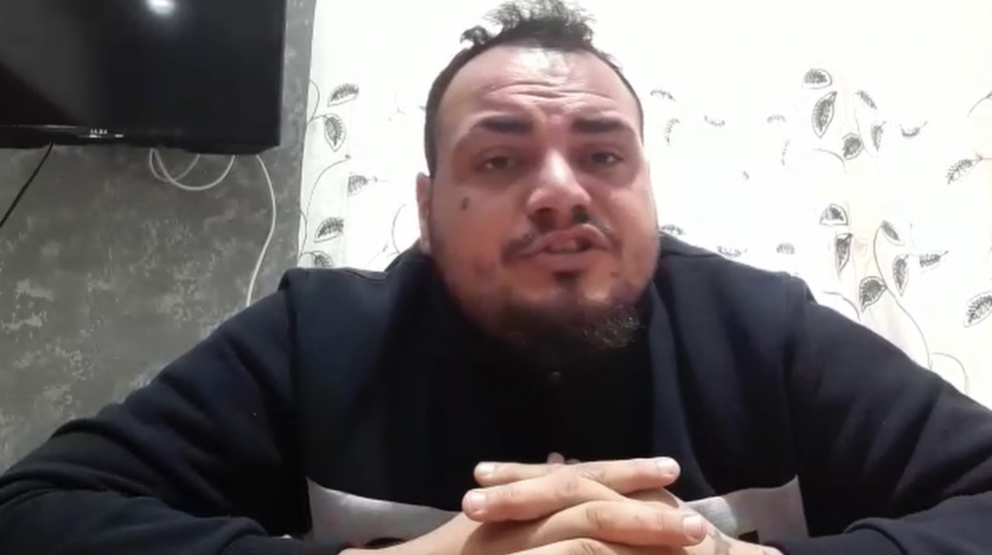 Paziente morto al Cardarelli, la versione di Rosario: &laquo;Se n&rsquo;&egrave; andato tra le mie braccia, ho chiesto aiuto e non &egrave; venuto nessuno&raquo; &ndash; Il video