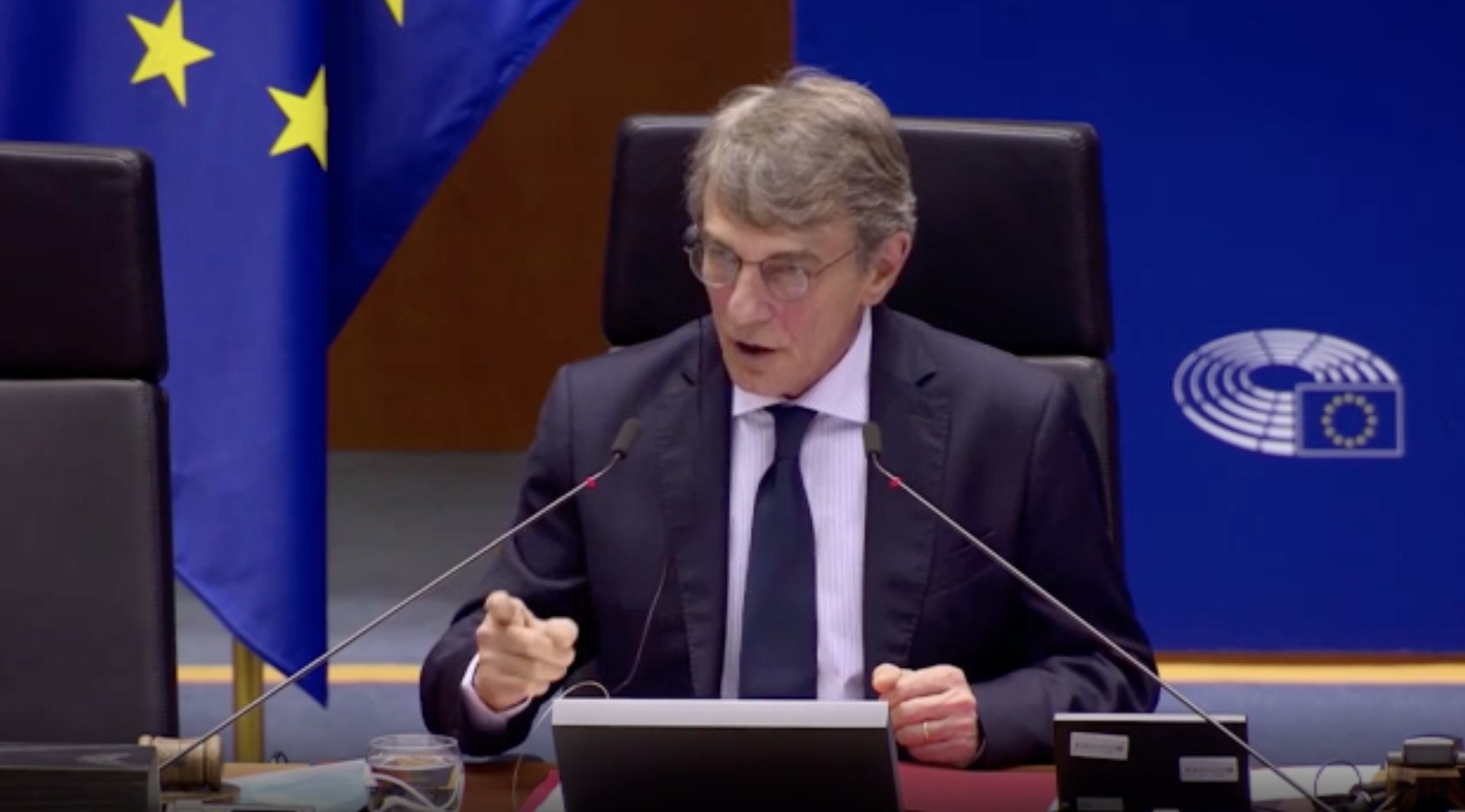 Per un pugno di euro: Sassoli contestato dagli eurodeputati che pretendono la diaria &ndash; Il video