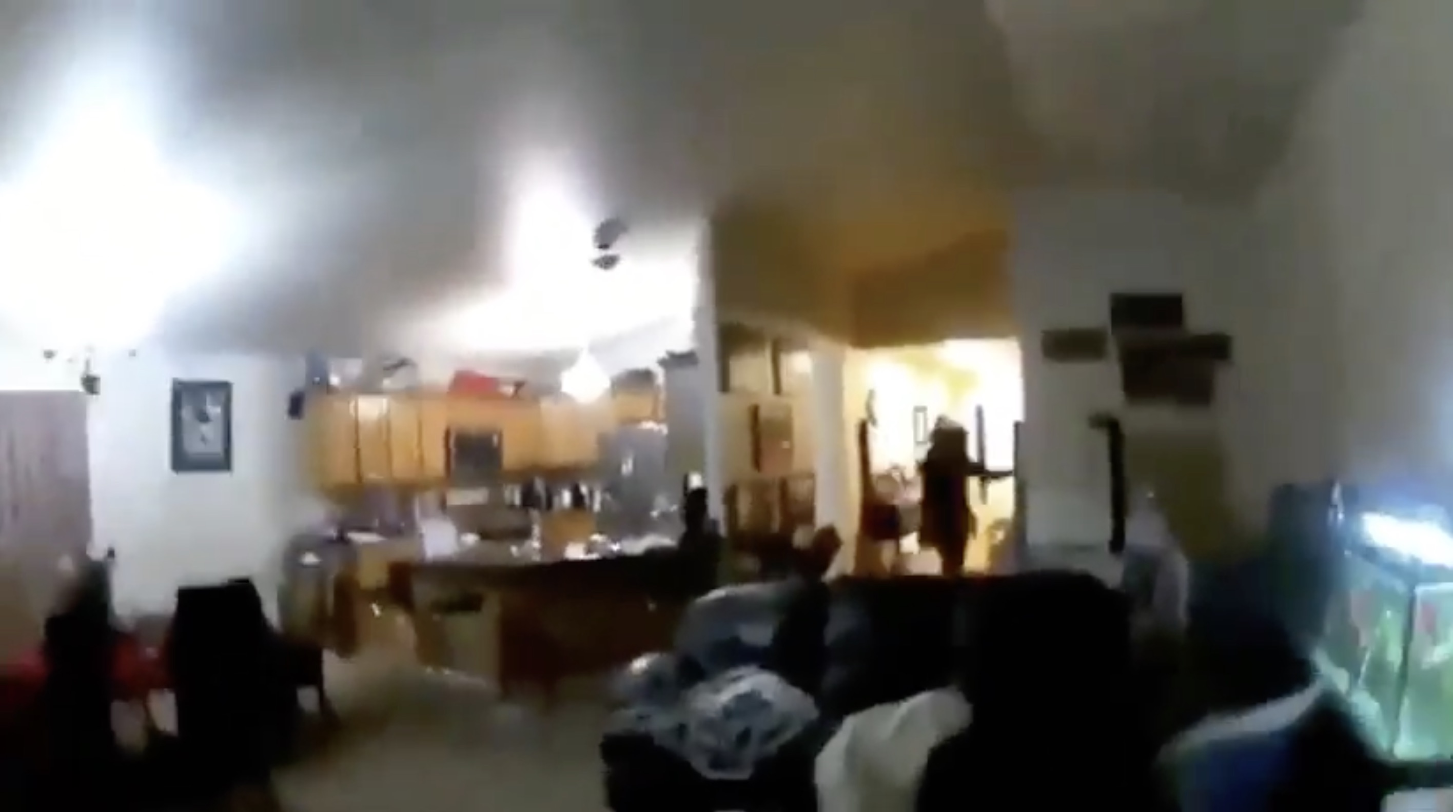 Terremoto di magnitudo 7.5 in Alaska: la scossa fa tremare la casa &ndash; Il video