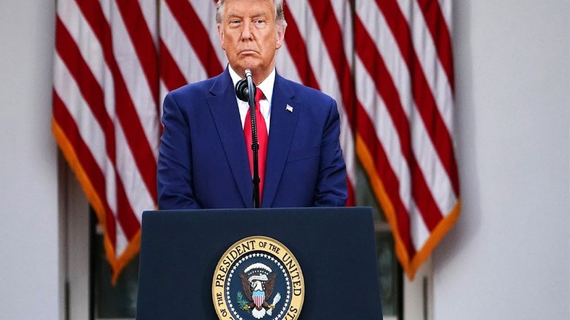 La prima svolta di Trump? Addio al giallo, la prima apparizione con i capelli grigi. Parte lo sfott&ograve; sui social: &laquo;Vuol confonderci assomigliando a Biden&raquo; &ndash; Il video