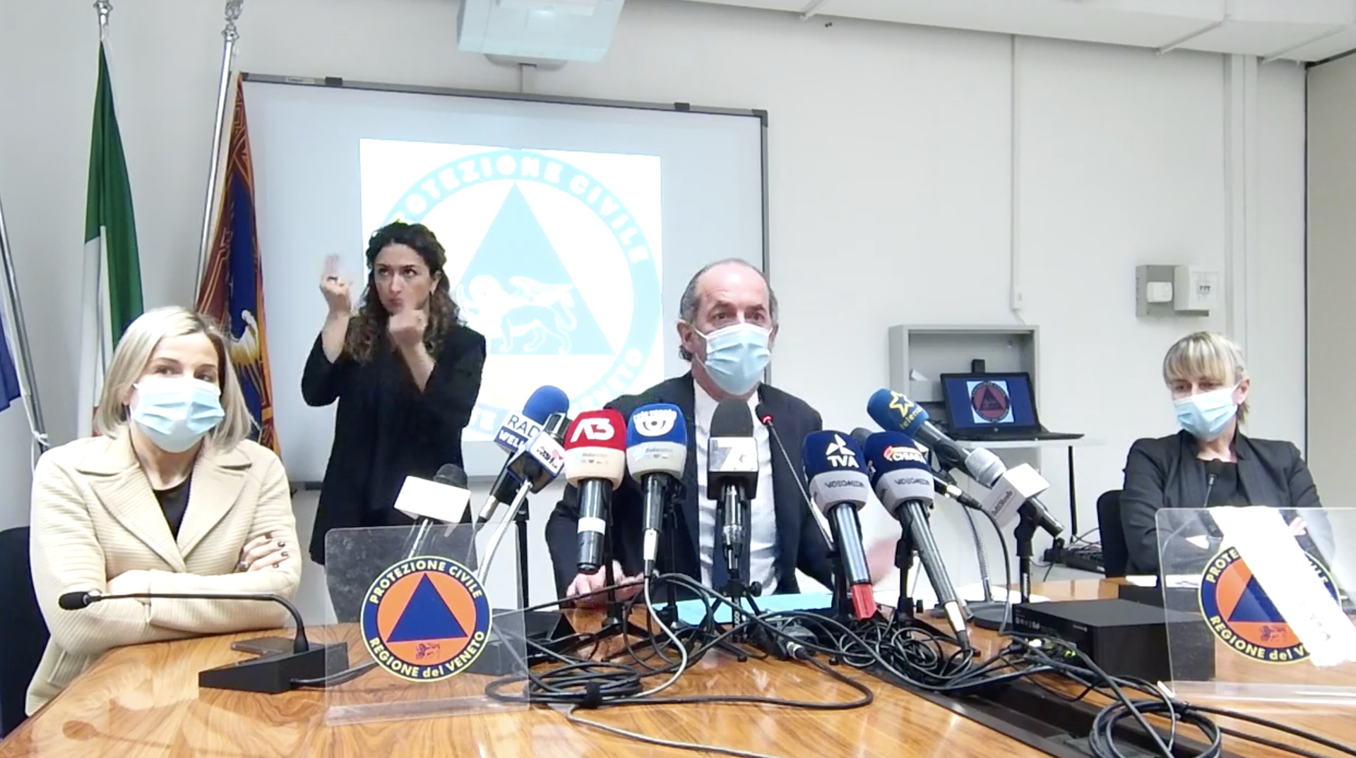 Coronavirus, in Veneto 62 decessi in 24 ore. Zaia: «Trovate due mutazioni locali» – Il video