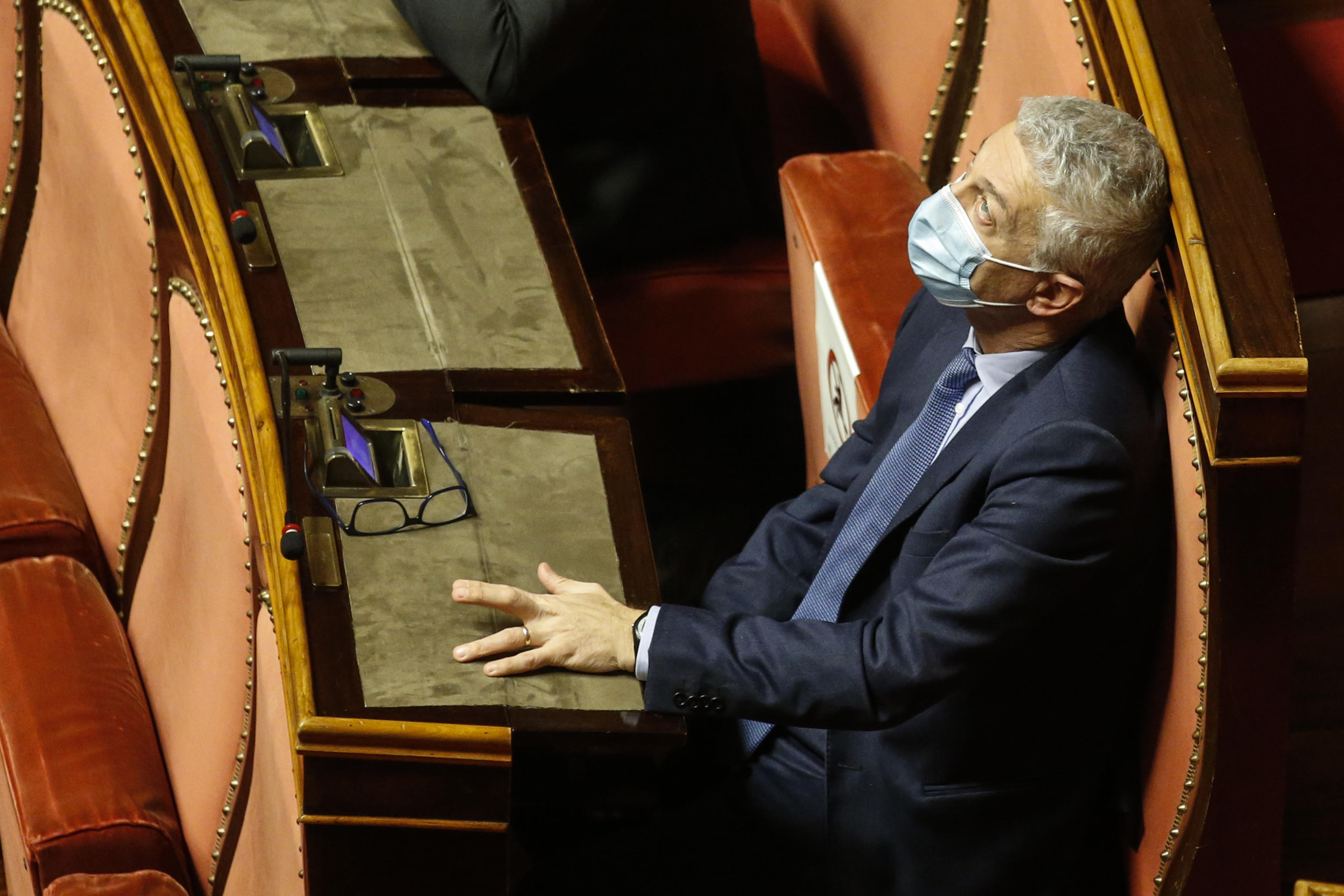 Nicola Morra, M5S, prima del voto sulla risoluzione di maggioranza al termine delle comunicazioni del presidente del consiglio Conte nell'aula del Senato in vista del prossimo consiglio europeo, Roma 9 dicembre 2020. ANSA/FABIO FRUSTACI
