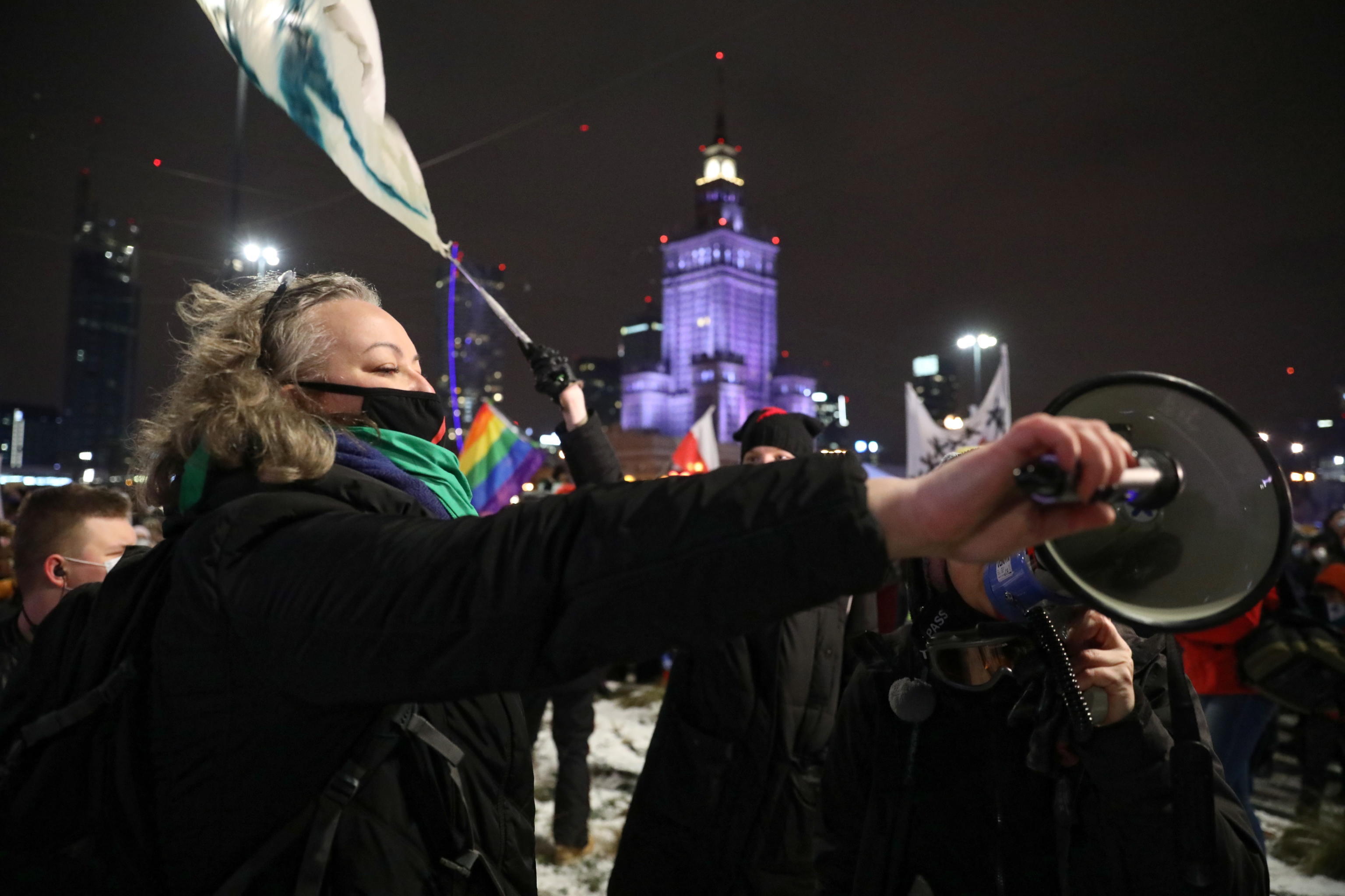 epa08974078 Leader of the Polish National Women's Strike Marta Lempart (L) takes part in a protest against the tightening of the abortion law in Warsaw, Poland, 29 January 2021.  Poland's Constitutional Tribunal on 27 January published its verdict from October 2020 that laws currently permitting abortion due to foetal defects are unconstitutional. Under the new rules, terminations will be permitted only in cases of rape and incest, or when the mother's life or health is endangered. Mass protest against the tightening of the abortion law broke out throughout Poland with thousands of people protesting against tightening the abortion law.  EPA/LESZEK SZYMANSKI POLAND OUT