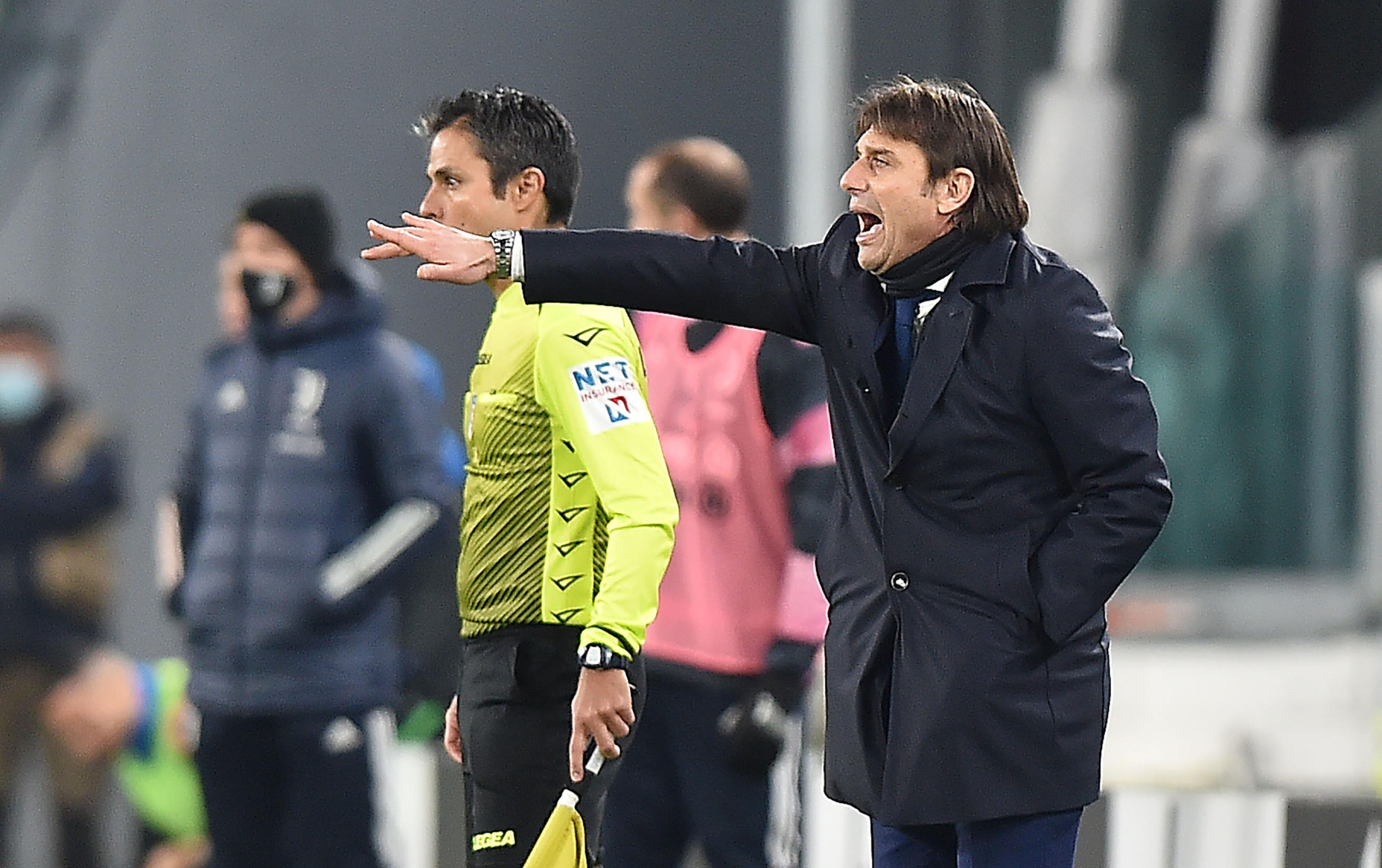 Inter coach Antonio Conte gestures during the semifinal return of the Italian Cup soccer match Juventus FC vs Inter FC at the Allianz Stadium in Turin, Italy, 9 february 2021 ANSA/ALESSANDRO DI MARCO
