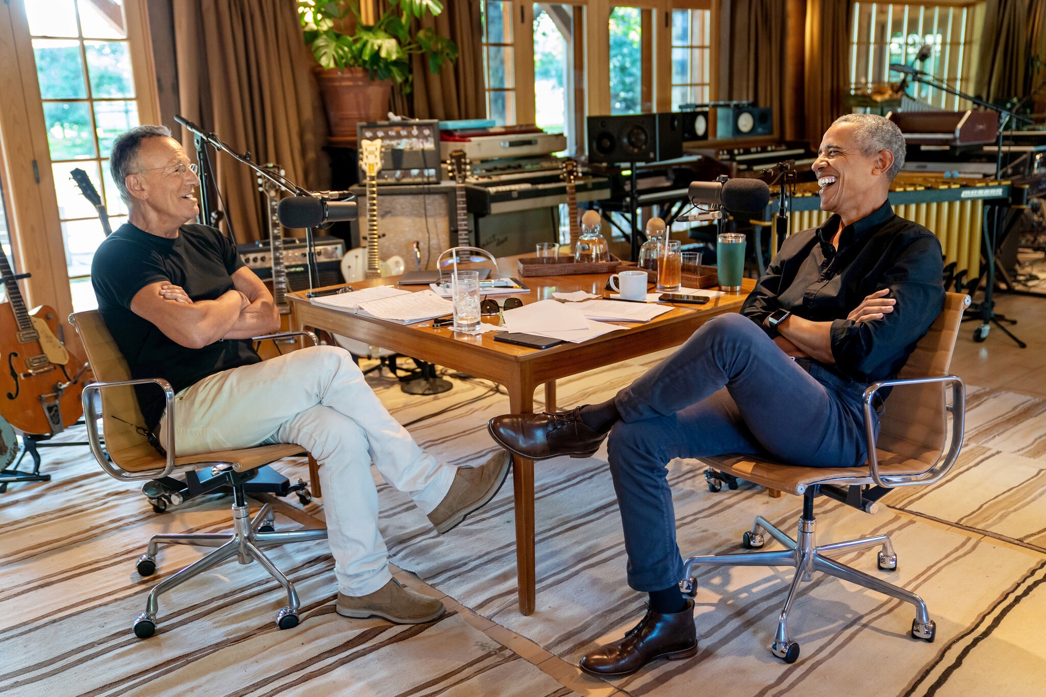 «Renegade», le conversazioni di Barack Obama e Bruce Springsteen diventano un podcast  – Il video
