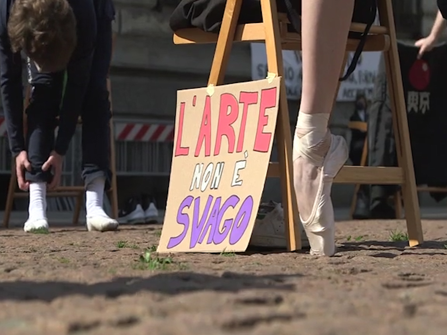 Covid, il sit-in degli studenti delle scuole d’arte per la riapertura in sicurezza degli istituti – Il video