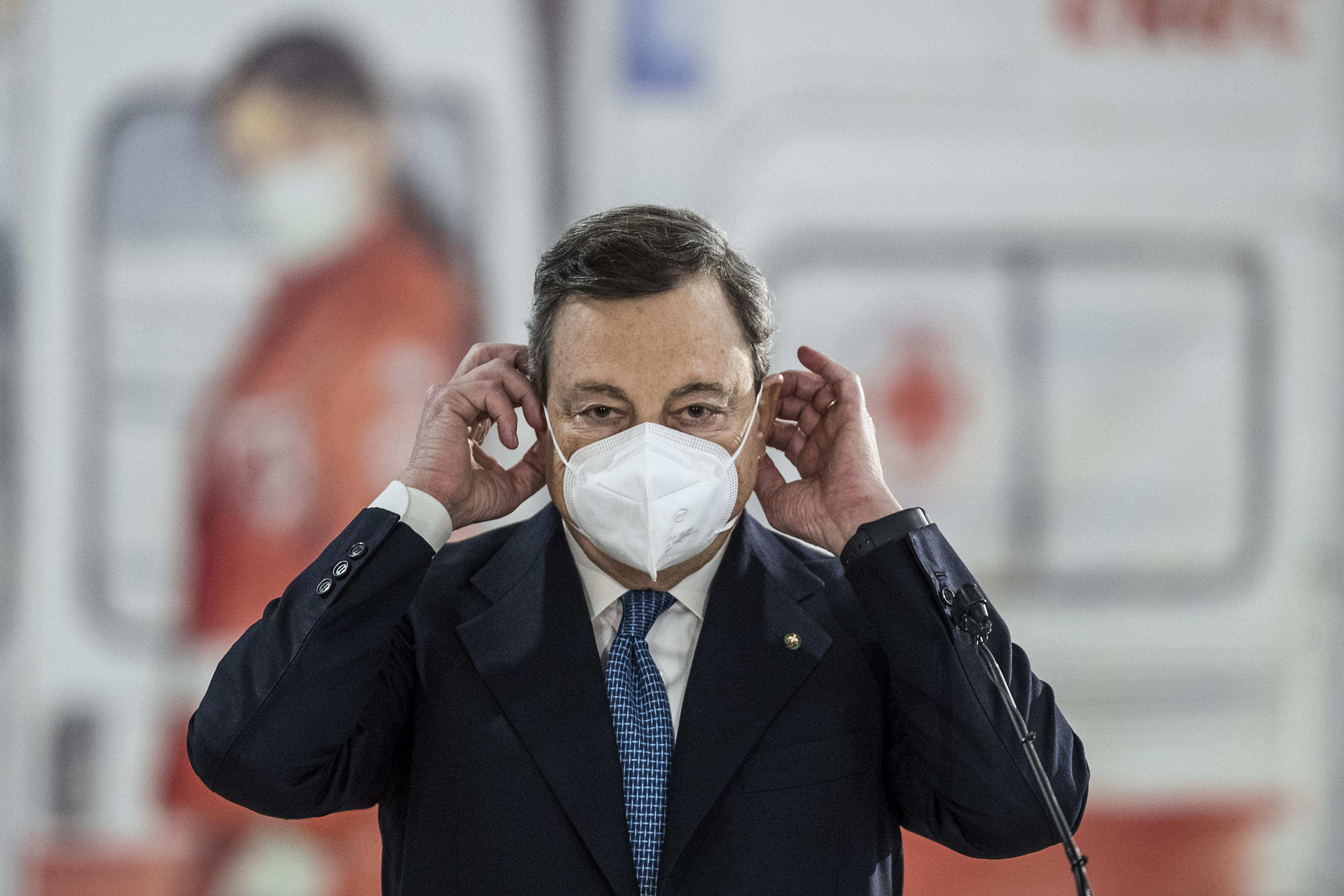 Italian Premier Mario Draghi visit the Covid-19 vaccination center in Fiumicino, near Rome, Italy, 12 March 202. monaldo/ la presse/ pool/ ansa