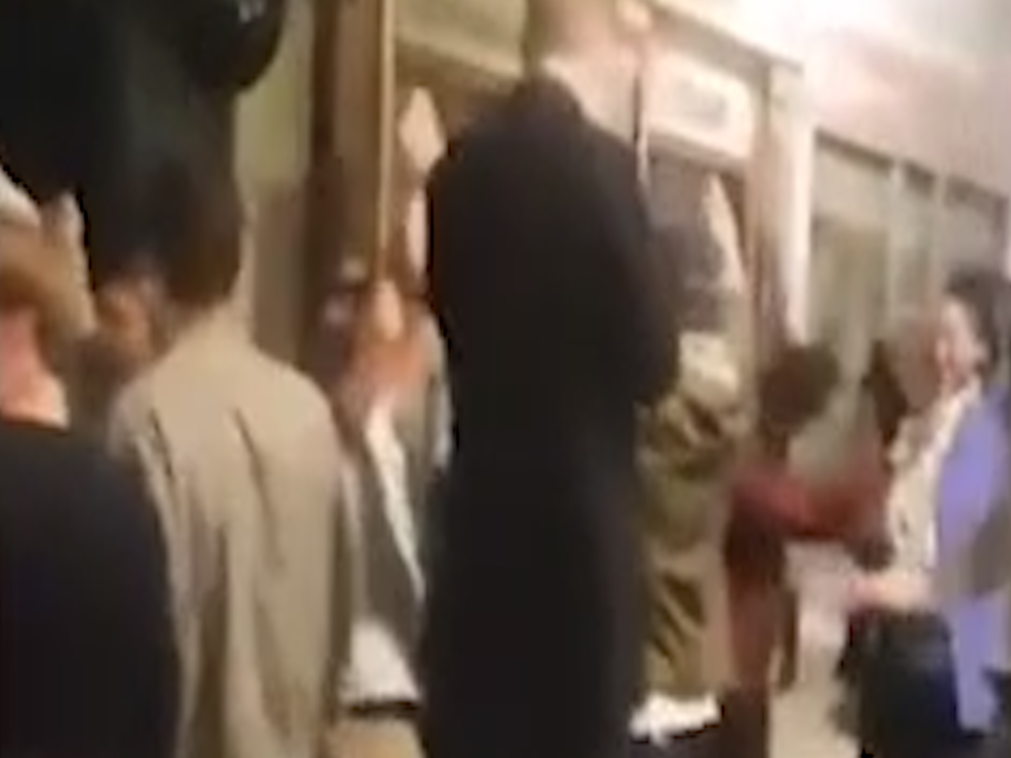 A Madrid il 40% dei contagi spagnoli, ma riparte la movida grazie al coprifuoco alle 23 – Il video