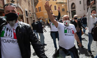 Street traders protest at Montecitorio Square front Italian Parlament in Rome, Italy, 06 April 2021. They ask to be allowed to reopen and obtain immediate economic helps amid the third Covid-19 wave in Italy. ANSA/MAURIZIO BRAMBATTI