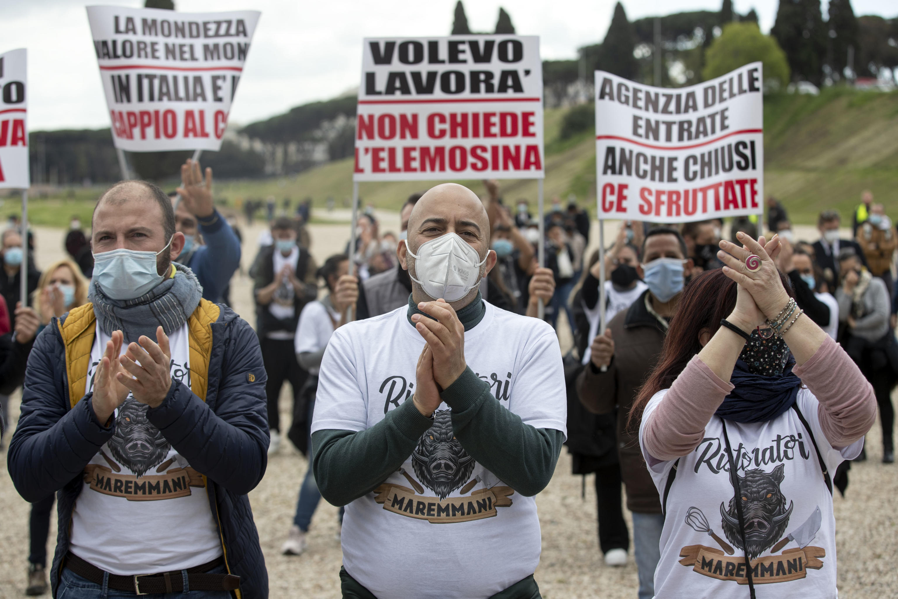 Street vendors, restaurateurs, taxi drivers and others protest against the ongoing closures due to the coronavirus pandemic at the Circo Massimo in Rome, Italy, 13 April 2021. 
ANSA/MASSIMO PERCOSSI