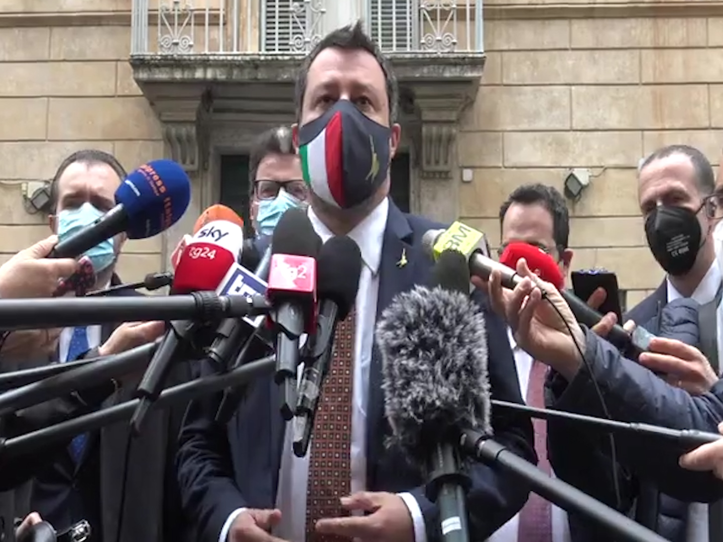 Salvini: «Agli autonomi tutti i soldi del decreto Imprese. Le dimissioni di Speranza? Il tempo è galantuomo» – Il video