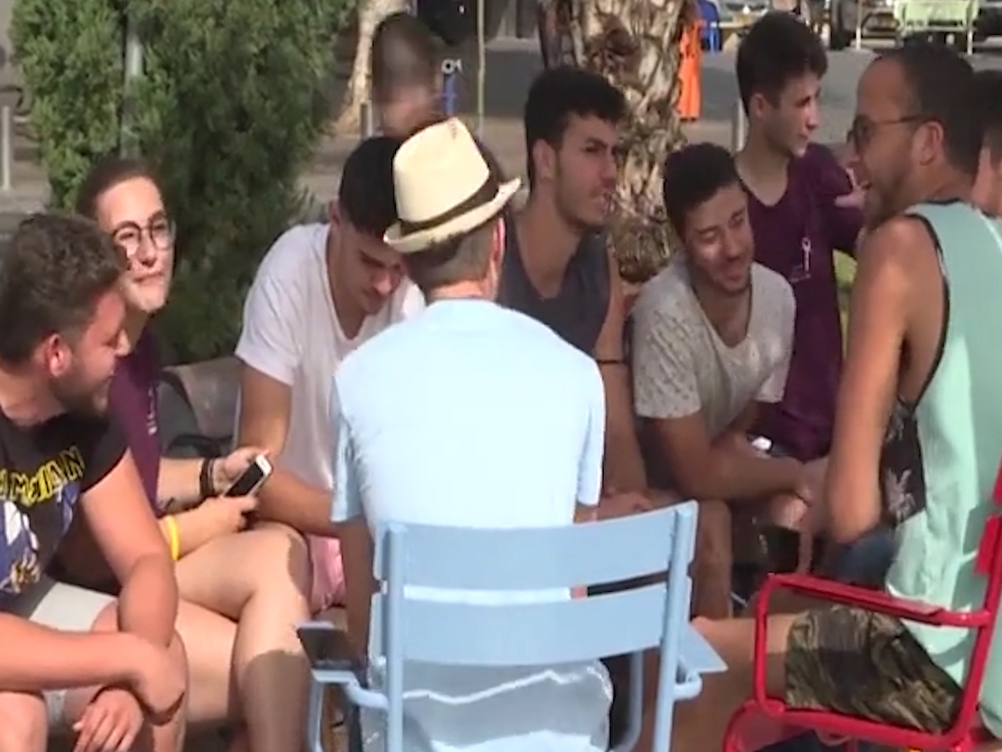 Coronavirus, scene di vita ordinaria a Tel Aviv: in Israele all’aperto tutti senza mascherina – Il video