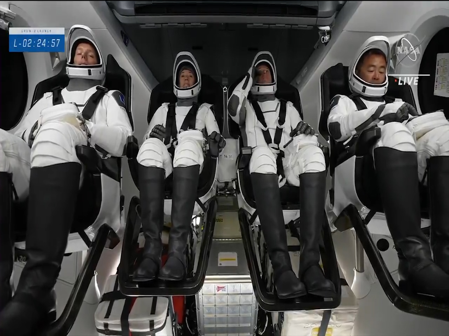 SpaceX, il lancio della navetta Crew Dragon. A bordo il primo astronauta europeo su un volo spaziale commerciale – Il video