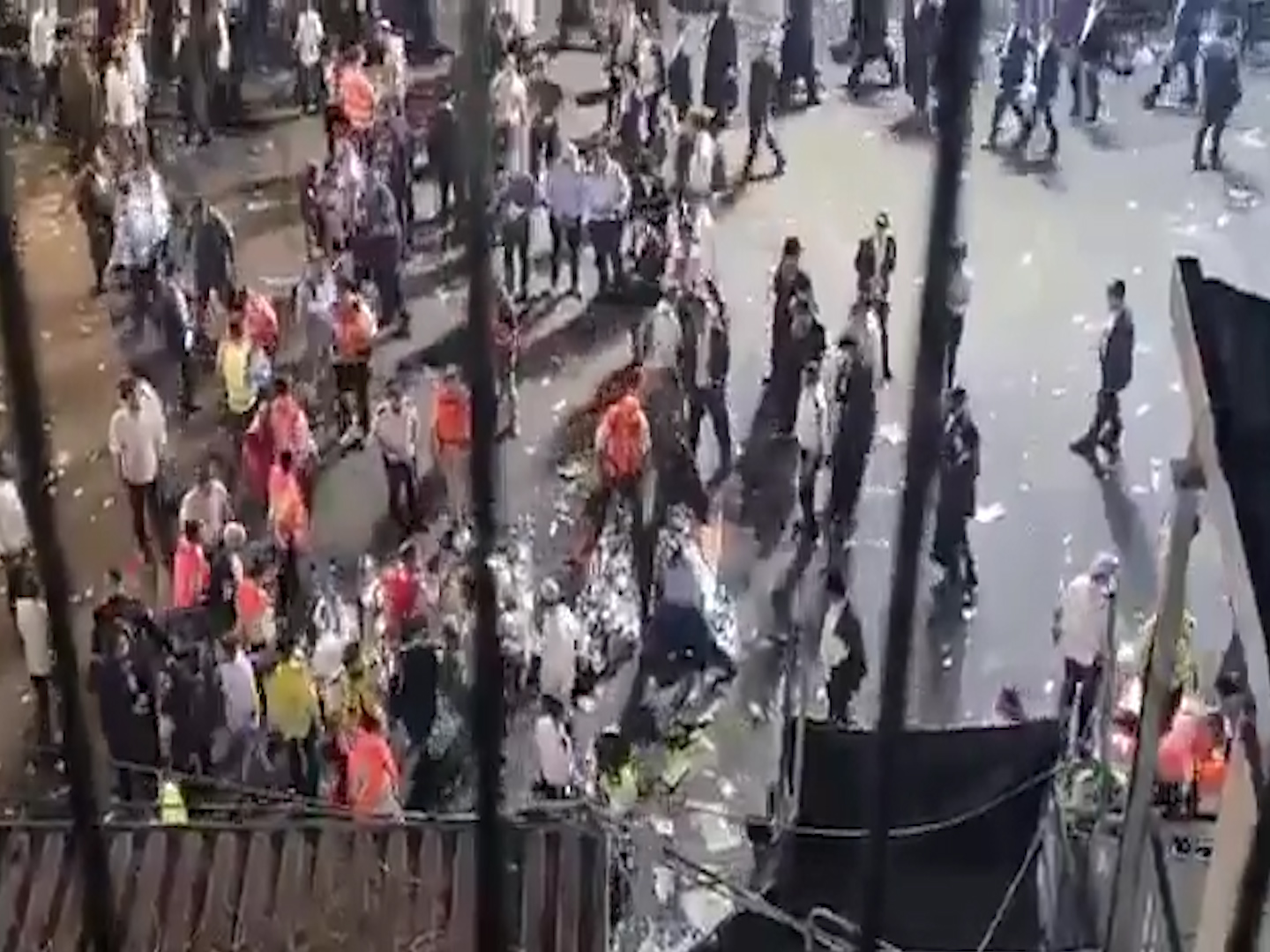 Tragedia sul monte Meron: la calca sulla tribuna, poi il panico e la fuga prima del disastro – Il video