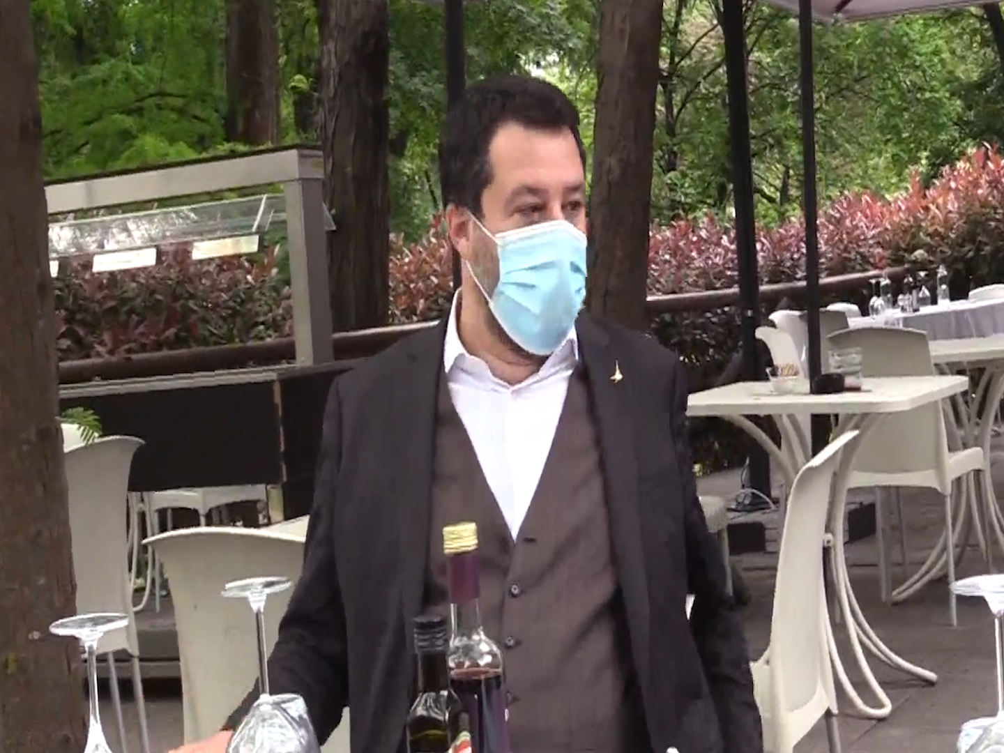 Riaperture, Salvini a pranzo fuori: «Coprifuoco? Lascia il tempo che trova, prevalga il buon senso. Sto con Gelmini» – Il video