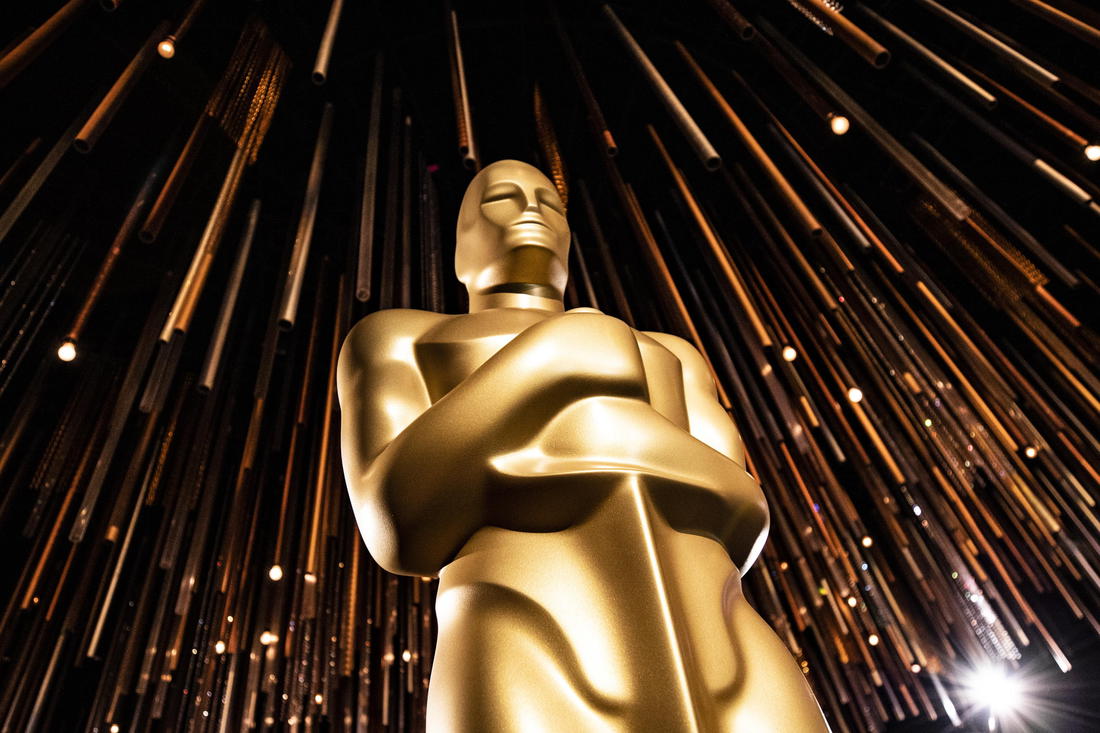 Premi Oscar, cambiano le regole. Fine dello streaming: ora i film devono uscire nelle sale