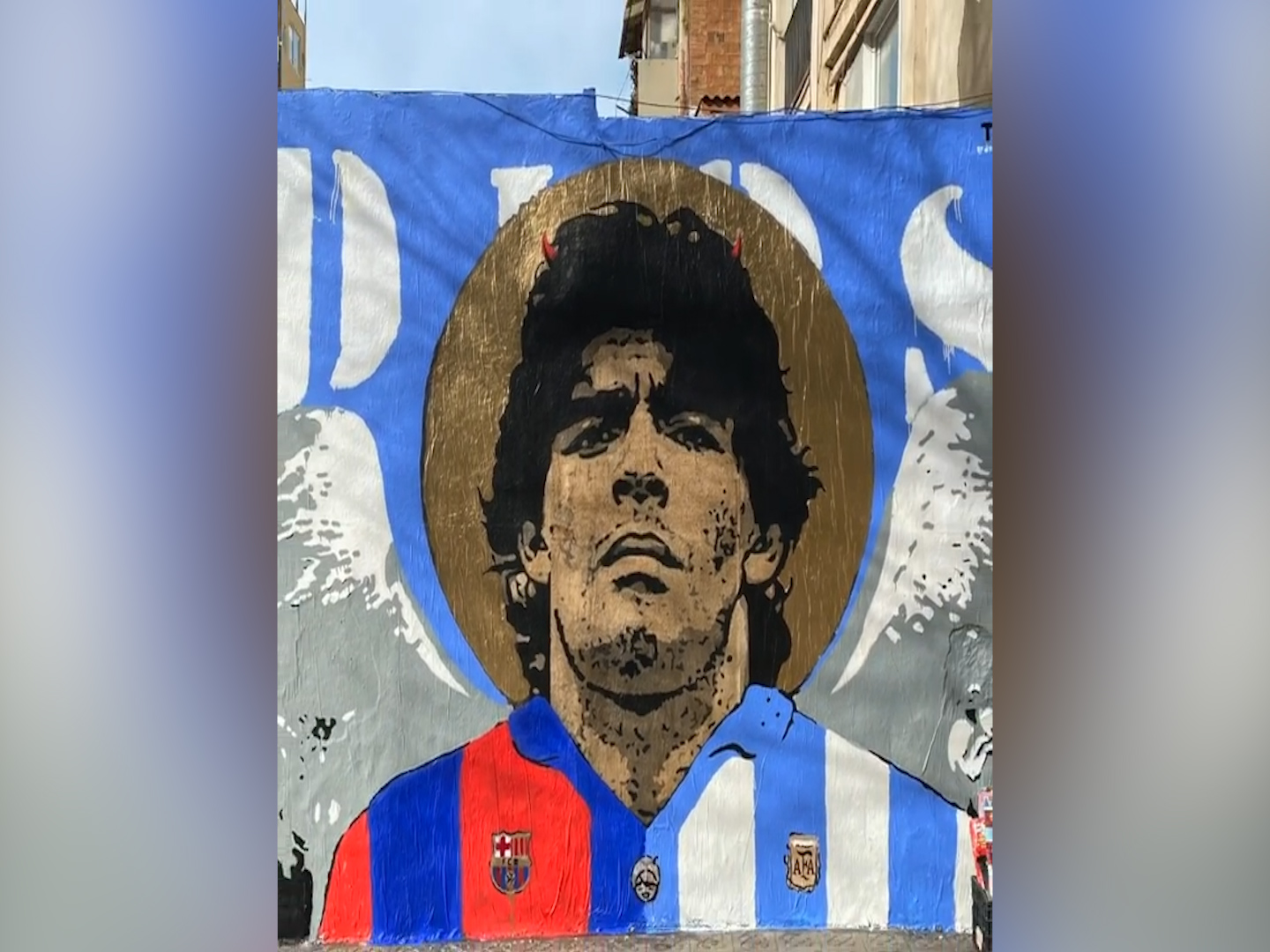 Il Maradona di Tvboy, metà angelo e metà demone: «La via di mezzo non è mai stata un’opzione» – Il video
