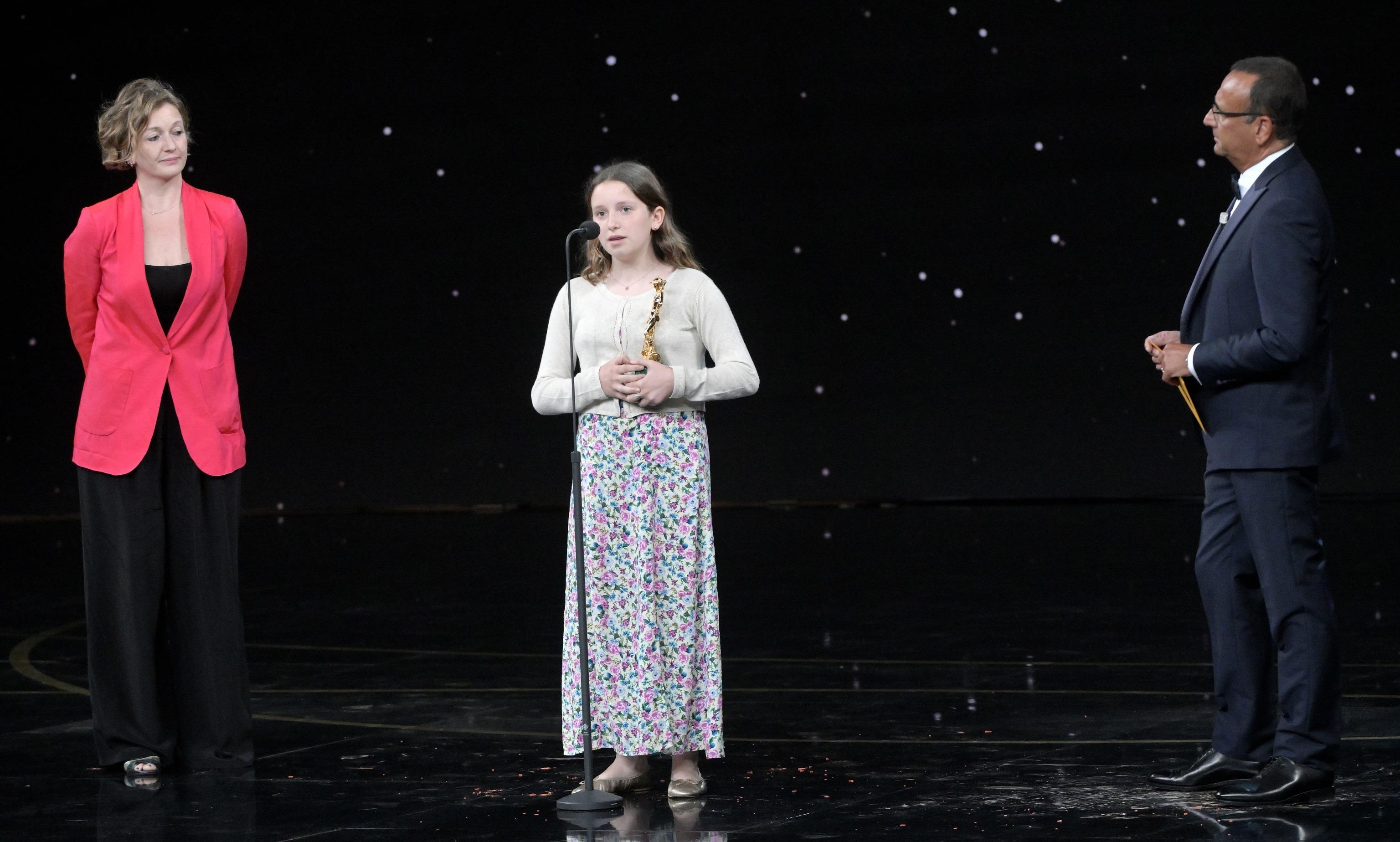 Francesca Rocca e Emma Torre (C) ricevono il premio per il marito e padre Mattia, prematuramente scomparso, durante la serata di consegna del Premio David di Donatello condotta da Carlo Conti e in onda su Raiuno presso gli studi Rai Fabrizio Frizzi. Roma, 11 maggio 2021. ANSA/CLAUDIO PERI