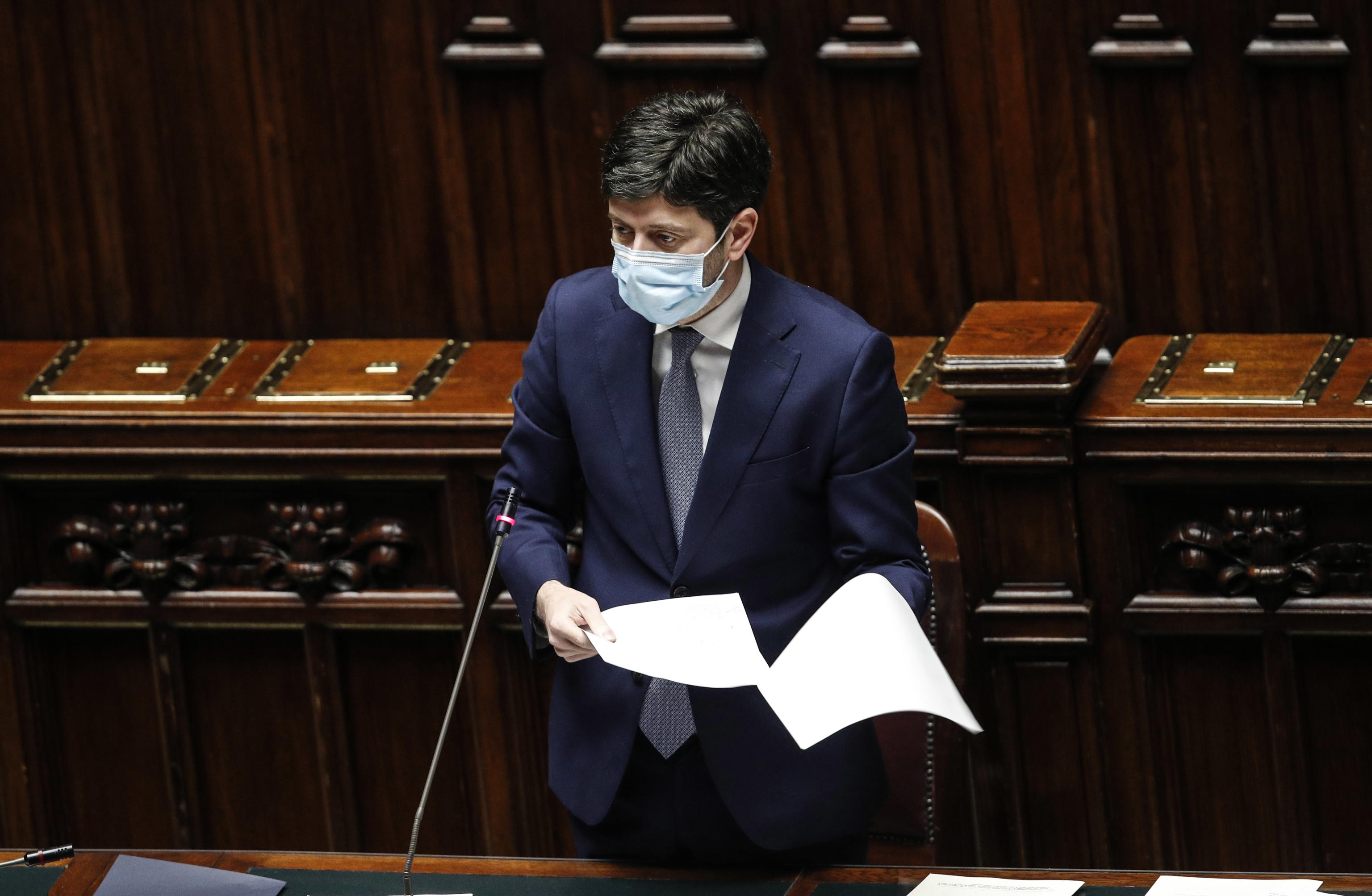 il ministro della Salute Roberto Speranza alla Camera durante comunicazioni sulle ulteriori misure per fronteggiare l'emergenza da Covid-19, Roma 13 Gennaio 2021. ANSA/GIUSEPPE LAMI.